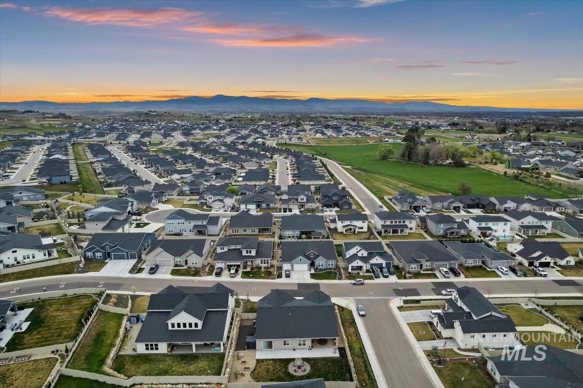 3413 N Hosta Ave, Star, Idaho 83669, 3 Bedrooms, 2.5 Bathrooms, Residential For Sale, Price $734,900,MLS 98980098