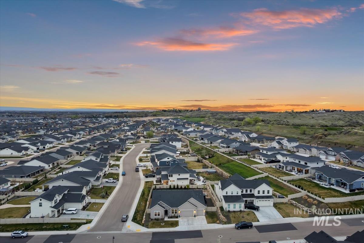 3413 N Hosta Ave, Star, Idaho 83669, 3 Bedrooms, 2.5 Bathrooms, Residential For Sale, Price $734,900,MLS 98980098