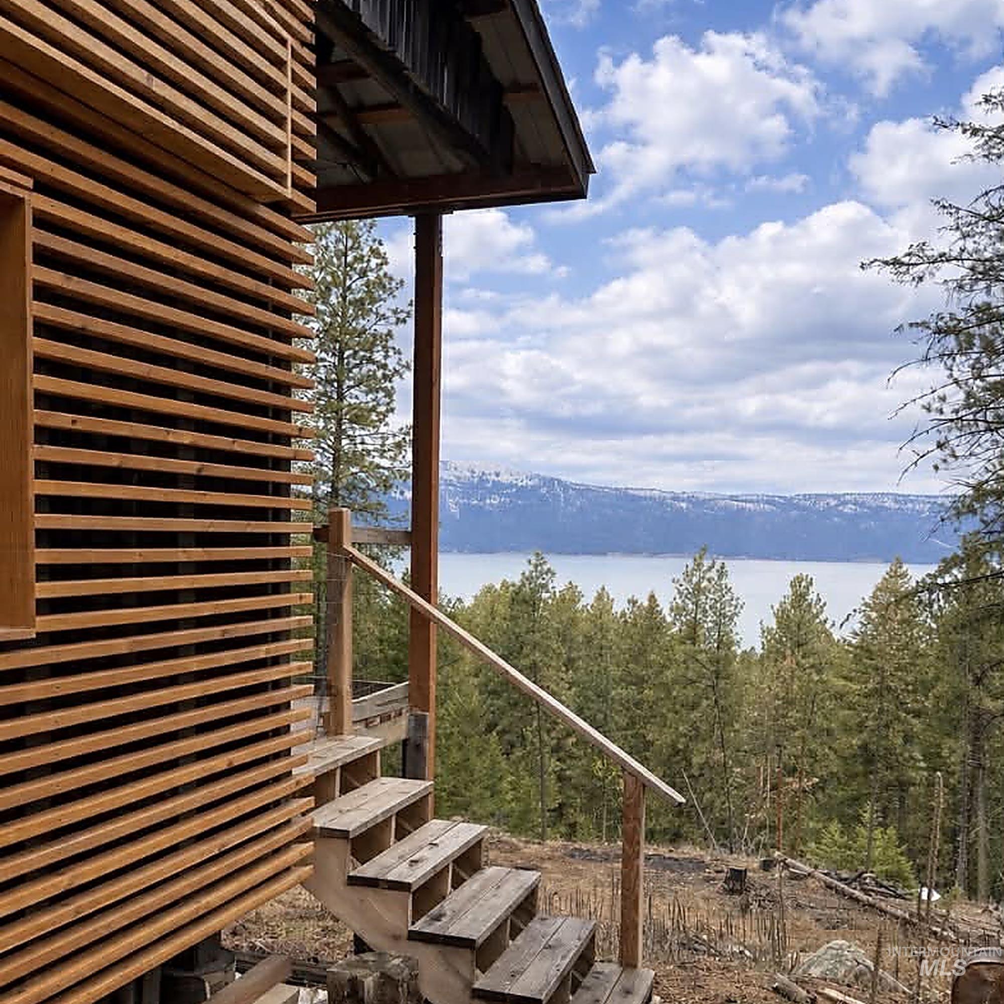 1309 Laurel Drive, Cascade, Idaho 83611, 1 Bedroom, 1 Bathroom, Residential For Sale, Price $360,000,MLS 98980104