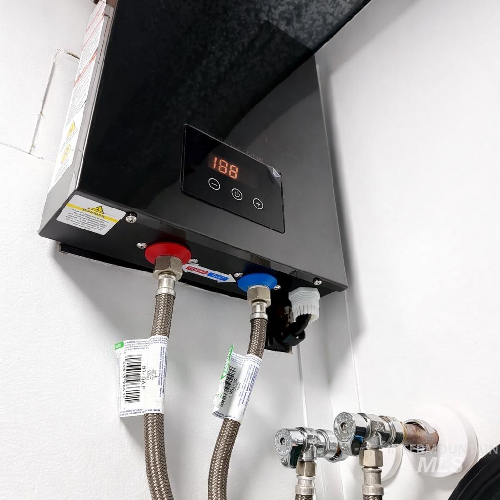 1309 Laurel Drive, Cascade, Idaho 83611, 1 Bedroom, 1 Bathroom, Residential For Sale, Price $360,000,MLS 98980104