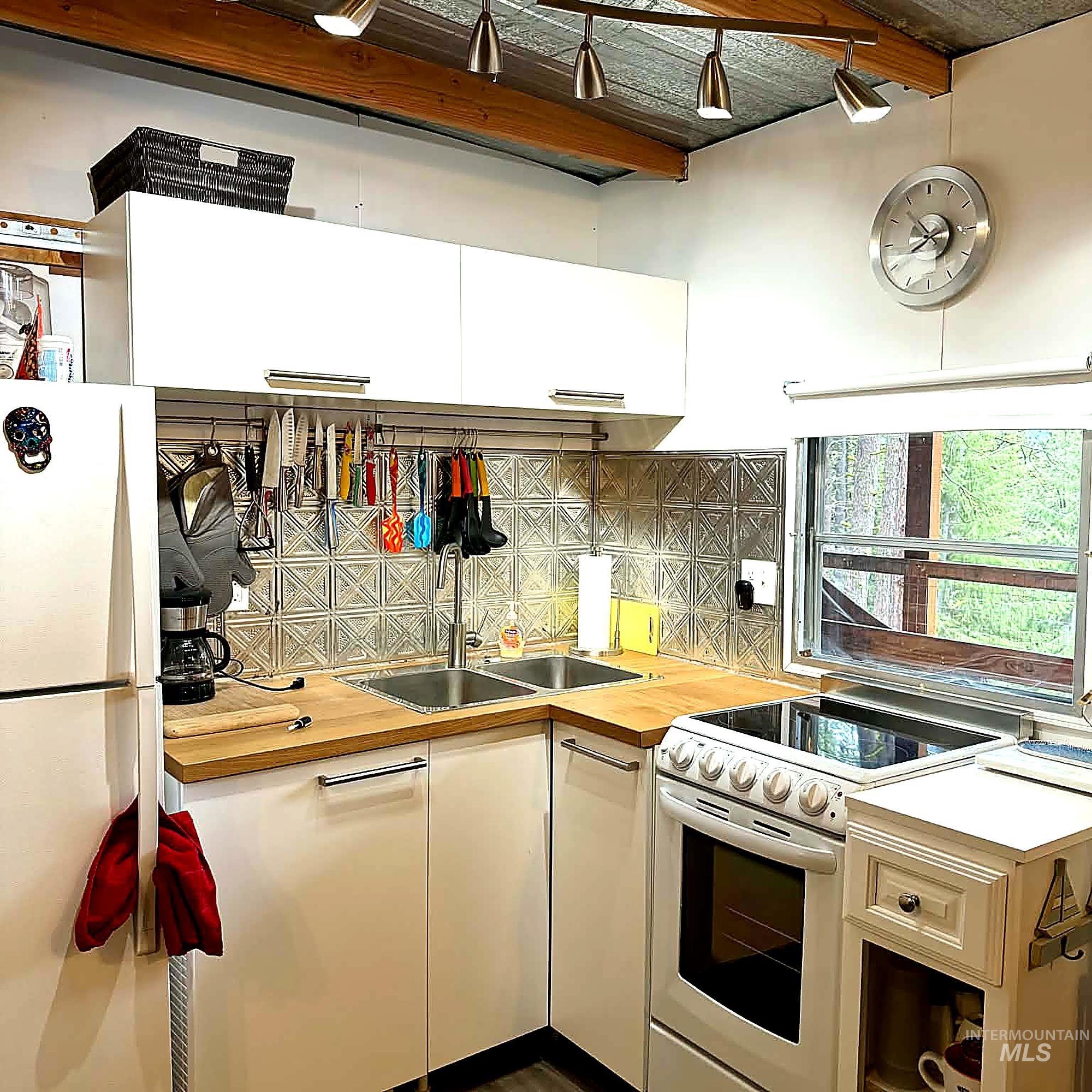 1309 Laurel Drive, Cascade, Idaho 83611, 1 Bedroom, 1 Bathroom, Residential For Sale, Price $360,000,MLS 98980104