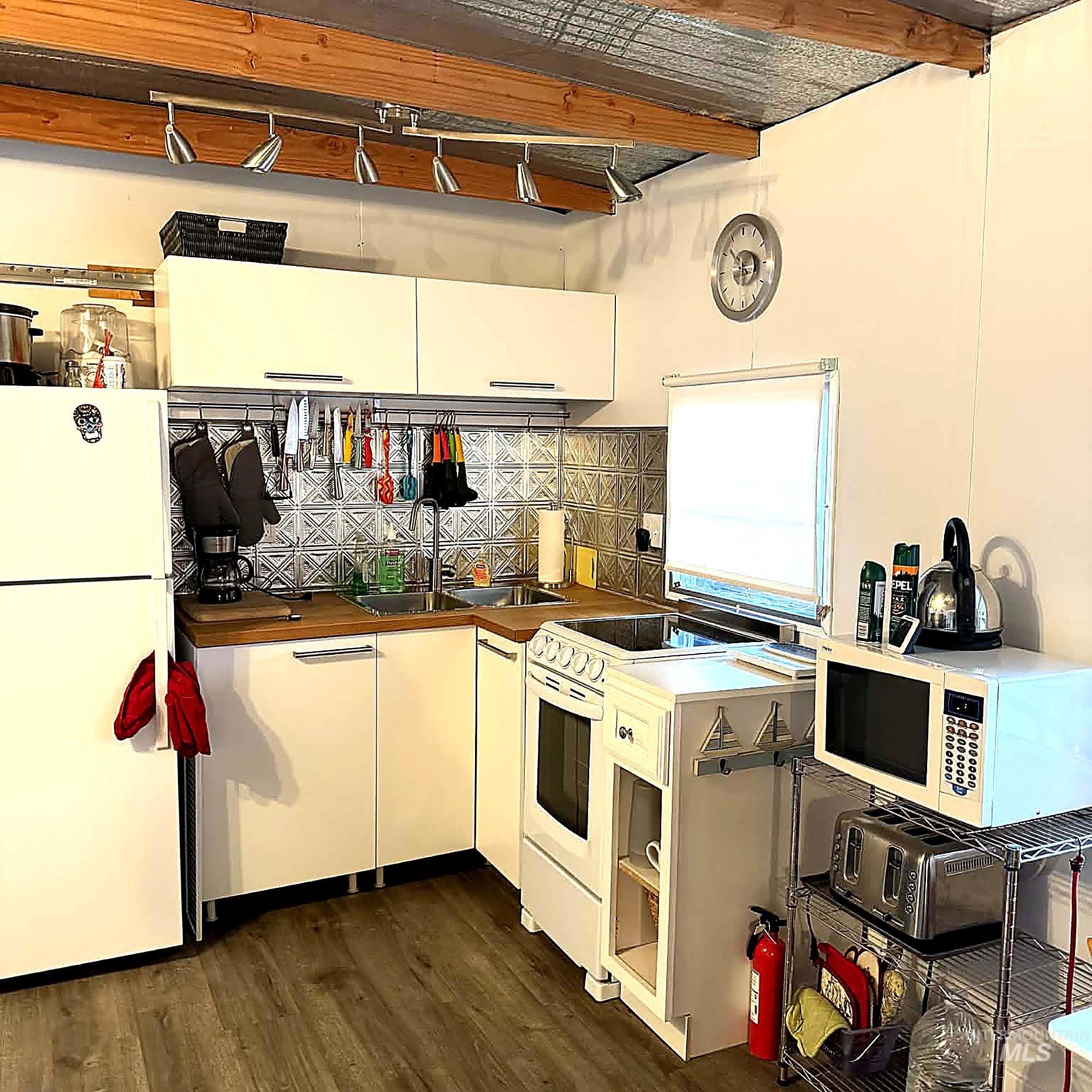 1309 Laurel Drive, Cascade, Idaho 83611, 1 Bedroom, 1 Bathroom, Residential For Sale, Price $360,000,MLS 98980104