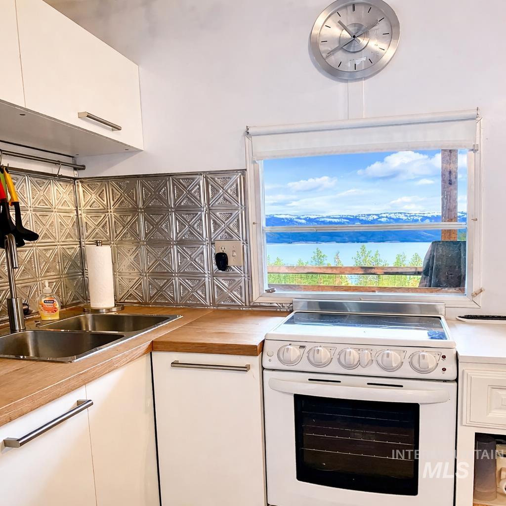 1309 Laurel Drive, Cascade, Idaho 83611, 1 Bedroom, 1 Bathroom, Residential For Sale, Price $360,000,MLS 98980104