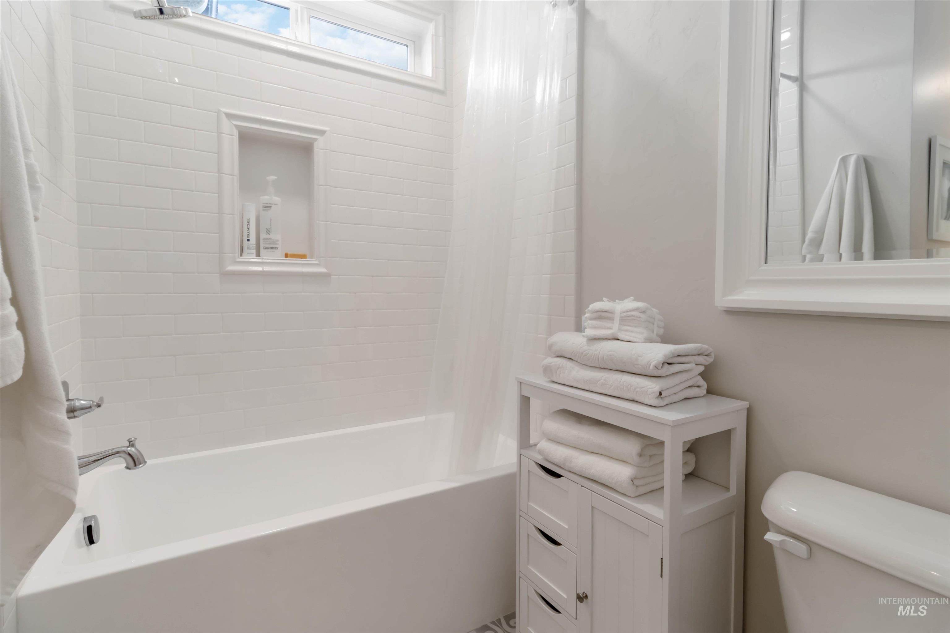 3193 S Sedgebrook Lane, Eagle, Idaho 83616, 3 Bedrooms, 2.5 Bathrooms, Residential For Sale, Price $799,990,MLS 98980107