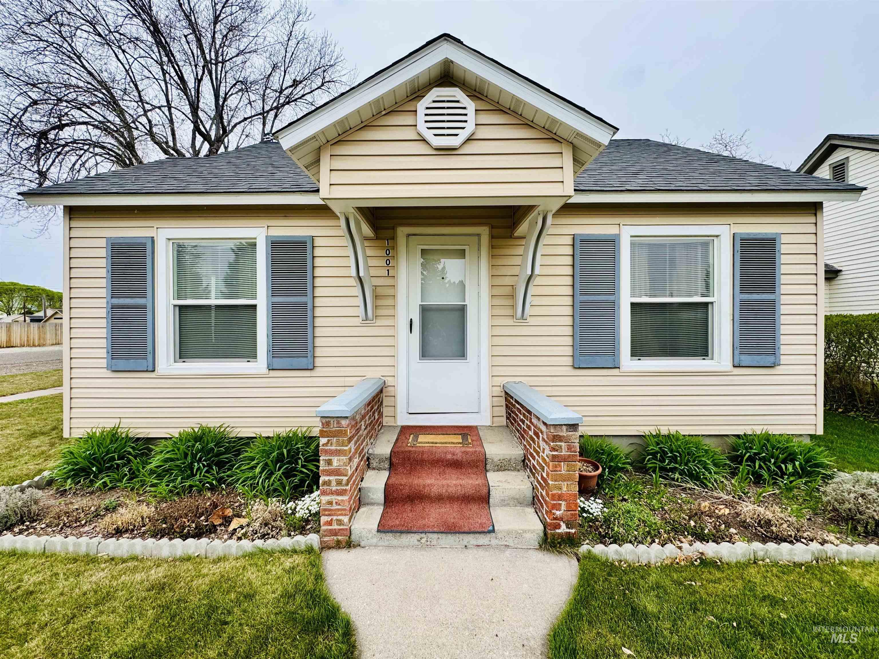 1001 E St, Rupert, Idaho 83350-0000, 2 Bedrooms, 1 Bathroom, Residential For Sale, Price $229,900,MLS 98980109