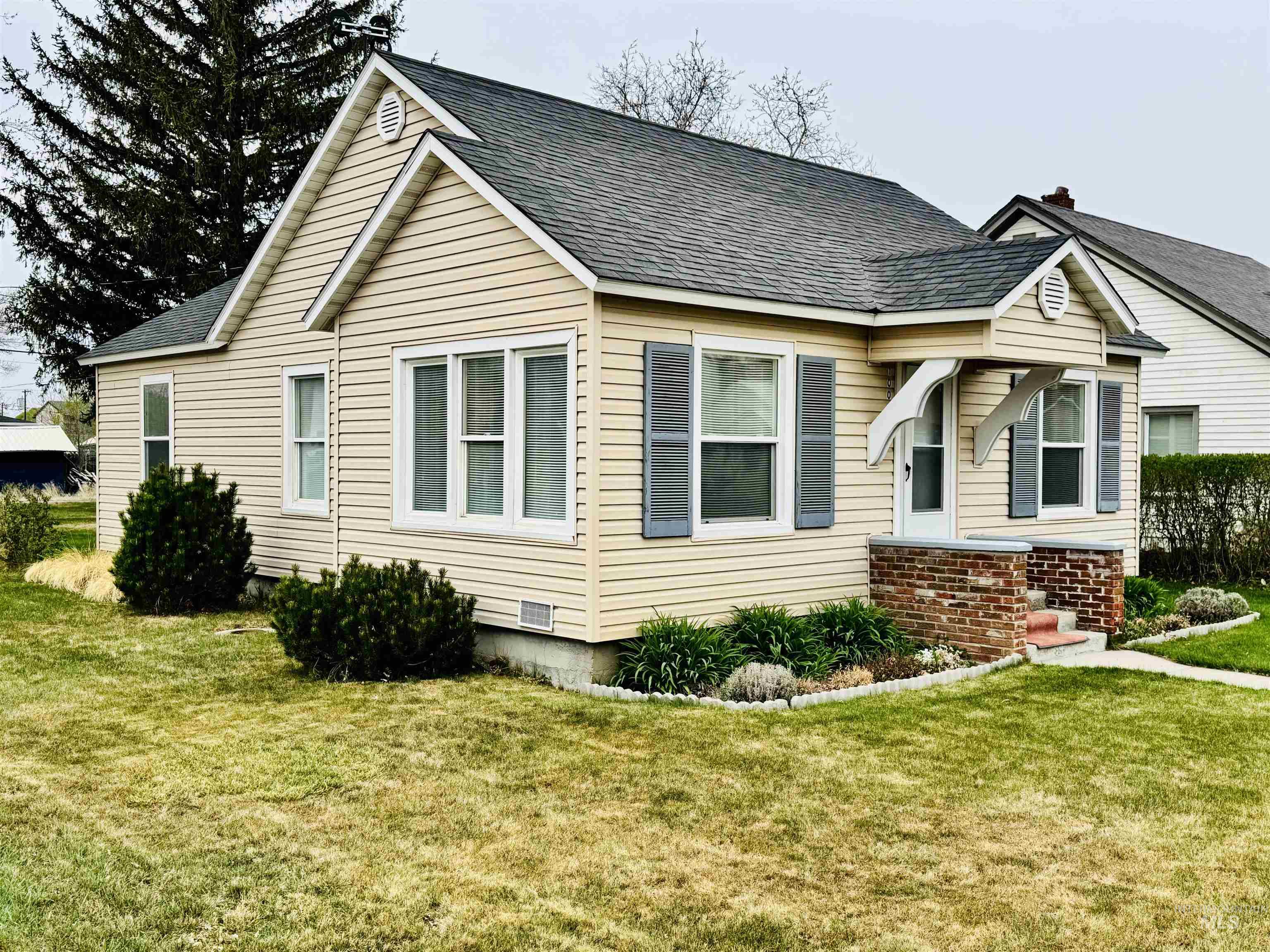 1001 E St, Rupert, Idaho 83350-0000, 2 Bedrooms, 1 Bathroom, Residential For Sale, Price $229,900,MLS 98980109