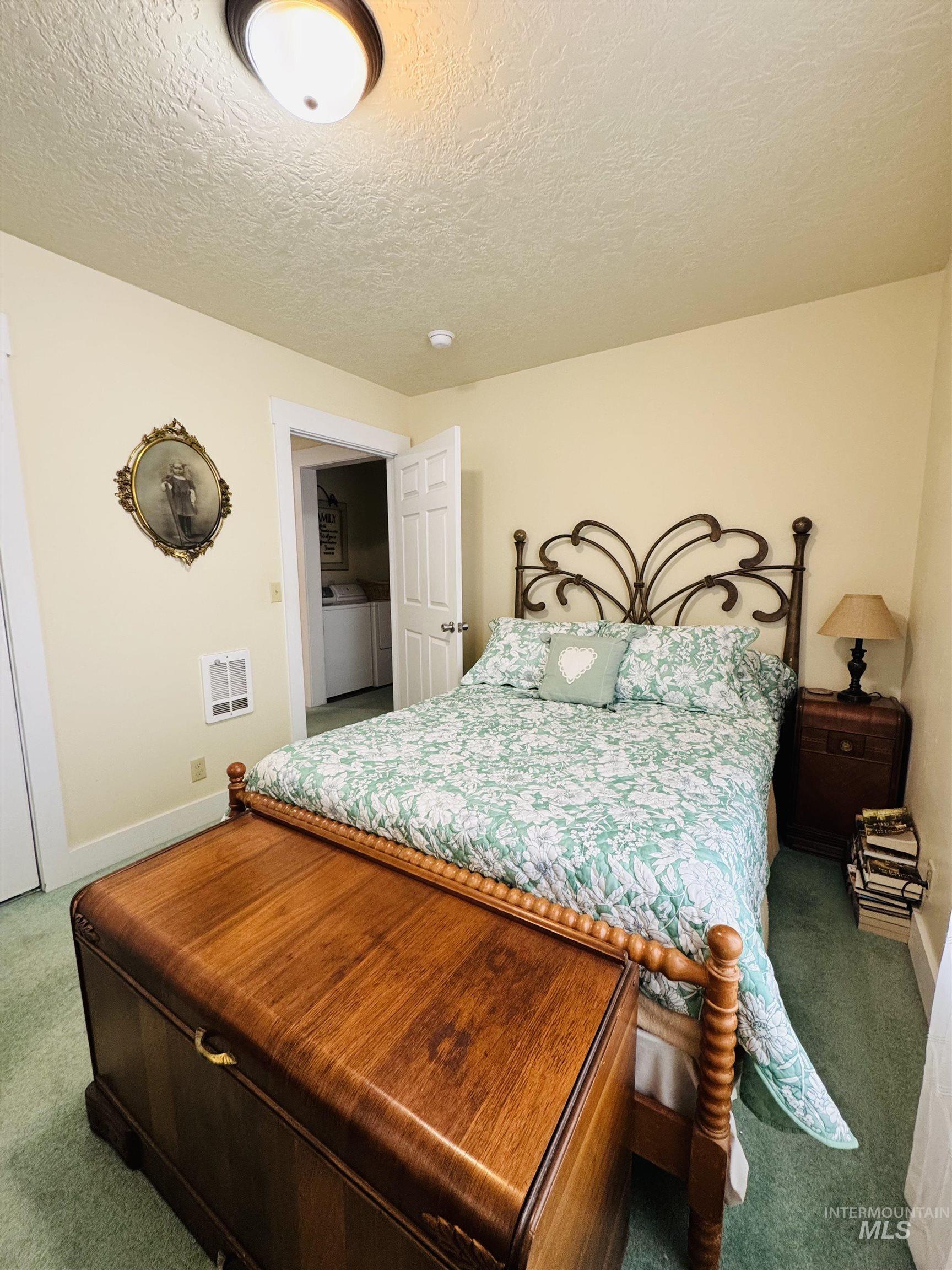 1001 E St, Rupert, Idaho 83350-0000, 2 Bedrooms, 1 Bathroom, Residential For Sale, Price $229,900,MLS 98980109