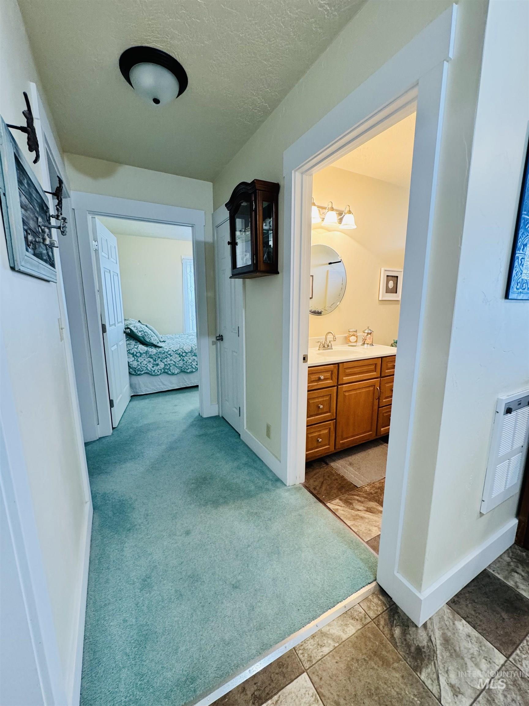 1001 E St, Rupert, Idaho 83350-0000, 2 Bedrooms, 1 Bathroom, Residential For Sale, Price $229,900,MLS 98980109