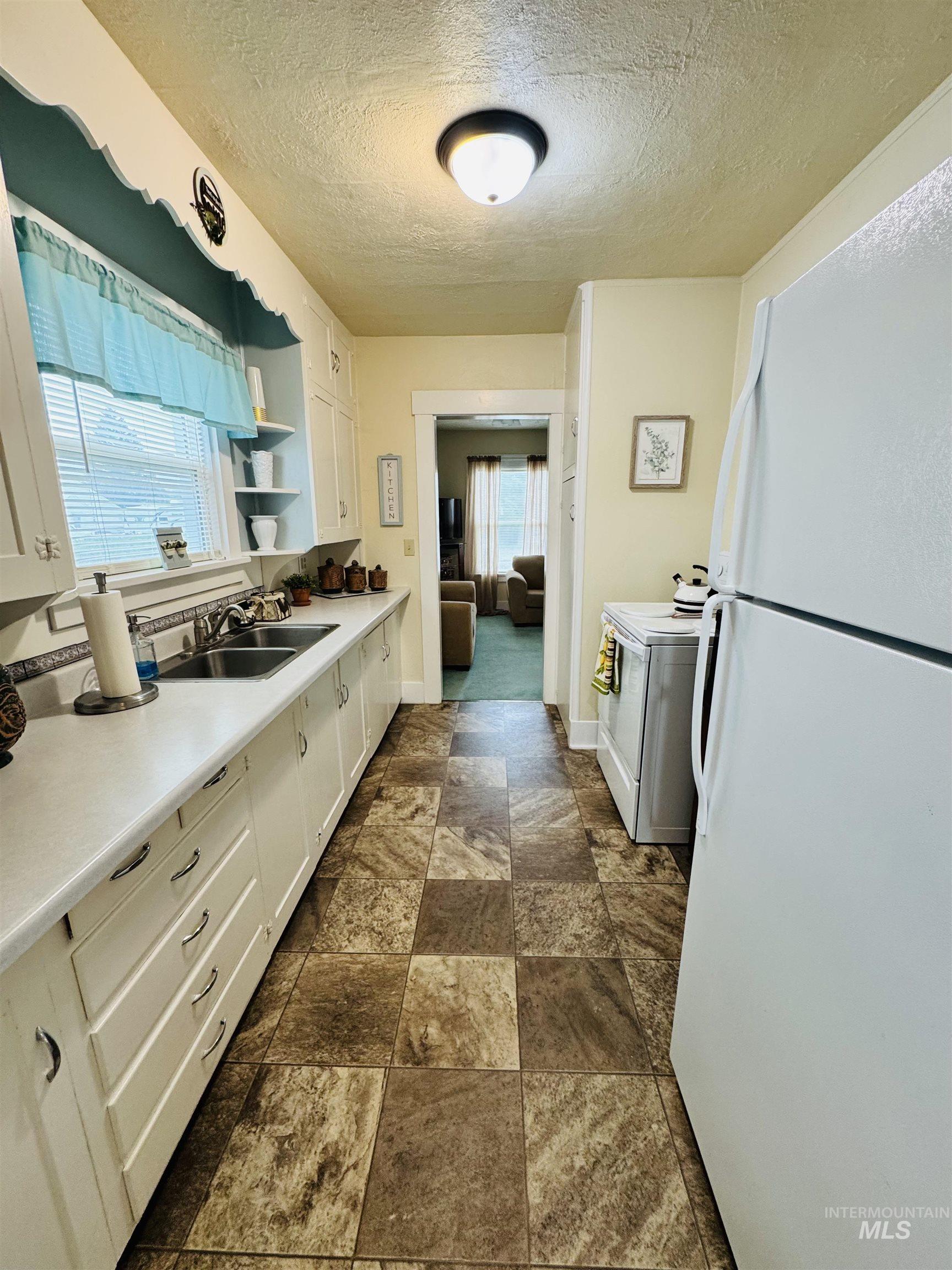 1001 E St, Rupert, Idaho 83350-0000, 2 Bedrooms, 1 Bathroom, Residential For Sale, Price $229,900,MLS 98980109