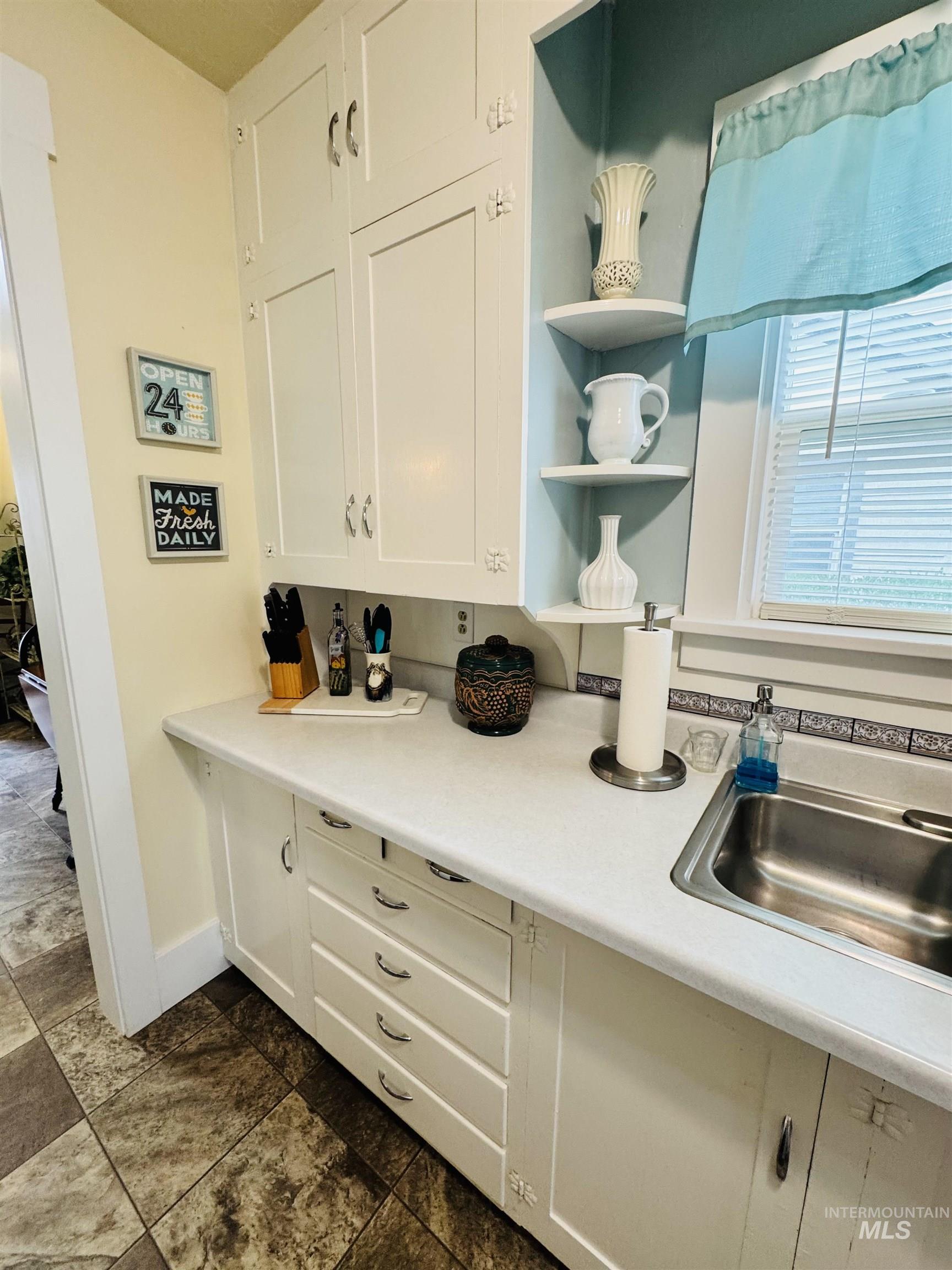 1001 E St, Rupert, Idaho 83350-0000, 2 Bedrooms, 1 Bathroom, Residential For Sale, Price $229,900,MLS 98980109