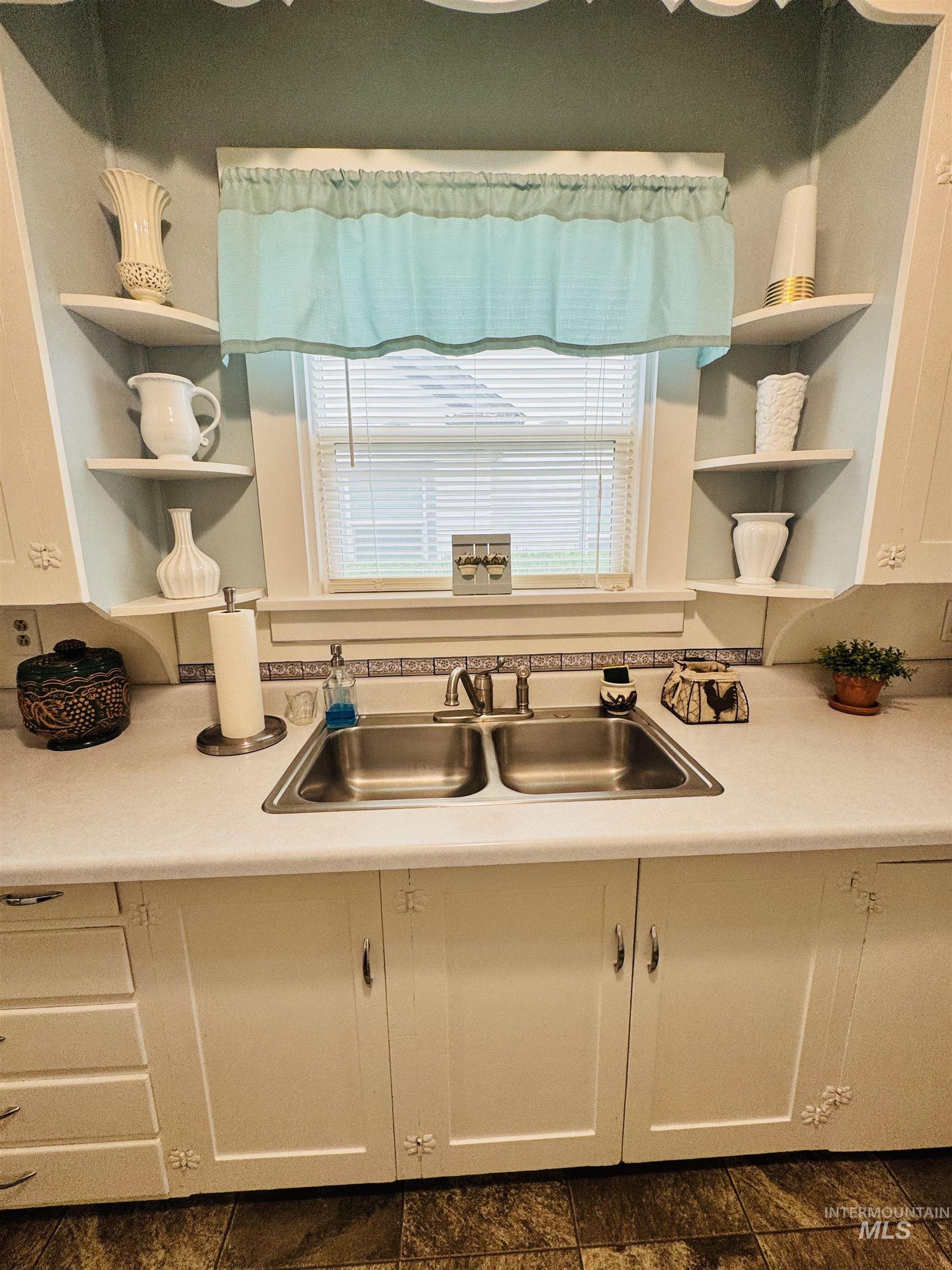 1001 E St, Rupert, Idaho 83350-0000, 2 Bedrooms, 1 Bathroom, Residential For Sale, Price $229,900,MLS 98980109