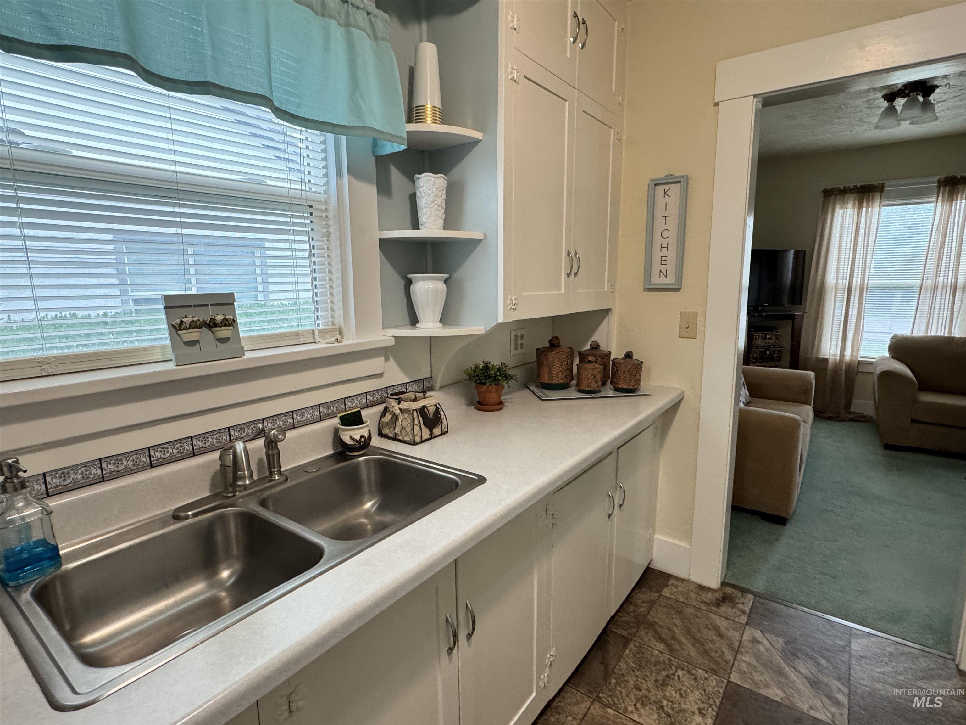 1001 E St, Rupert, Idaho 83350-0000, 2 Bedrooms, 1 Bathroom, Residential For Sale, Price $229,900,MLS 98980109