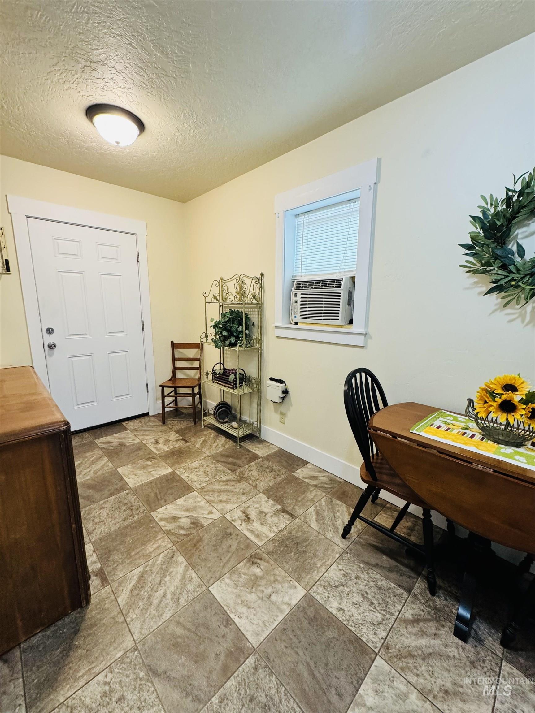 1001 E St, Rupert, Idaho 83350-0000, 2 Bedrooms, 1 Bathroom, Residential For Sale, Price $229,900,MLS 98980109