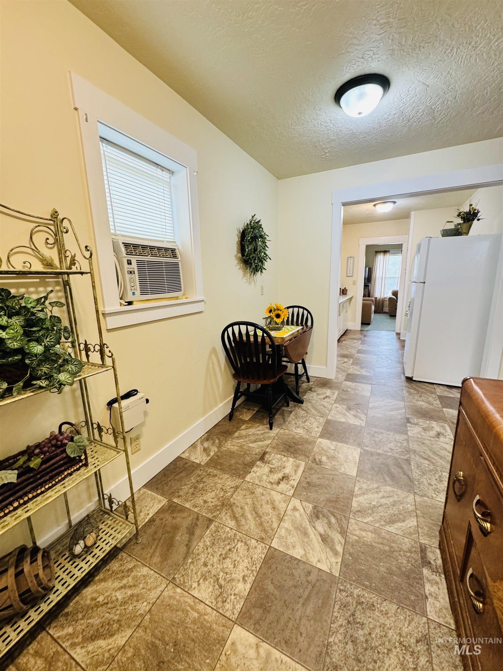 1001 E St, Rupert, Idaho 83350-0000, 2 Bedrooms, 1 Bathroom, Residential For Sale, Price $229,900,MLS 98980109