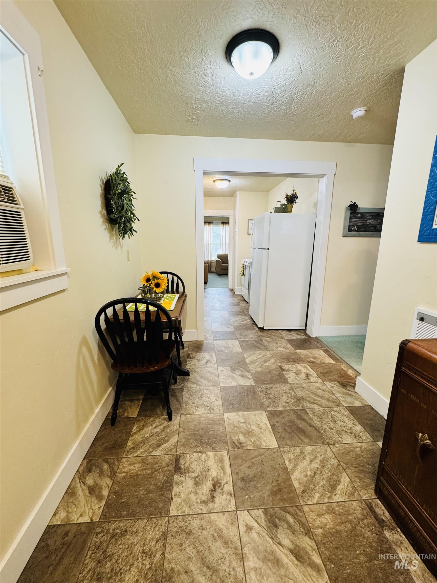 1001 E St, Rupert, Idaho 83350-0000, 2 Bedrooms, 1 Bathroom, Residential For Sale, Price $229,900,MLS 98980109