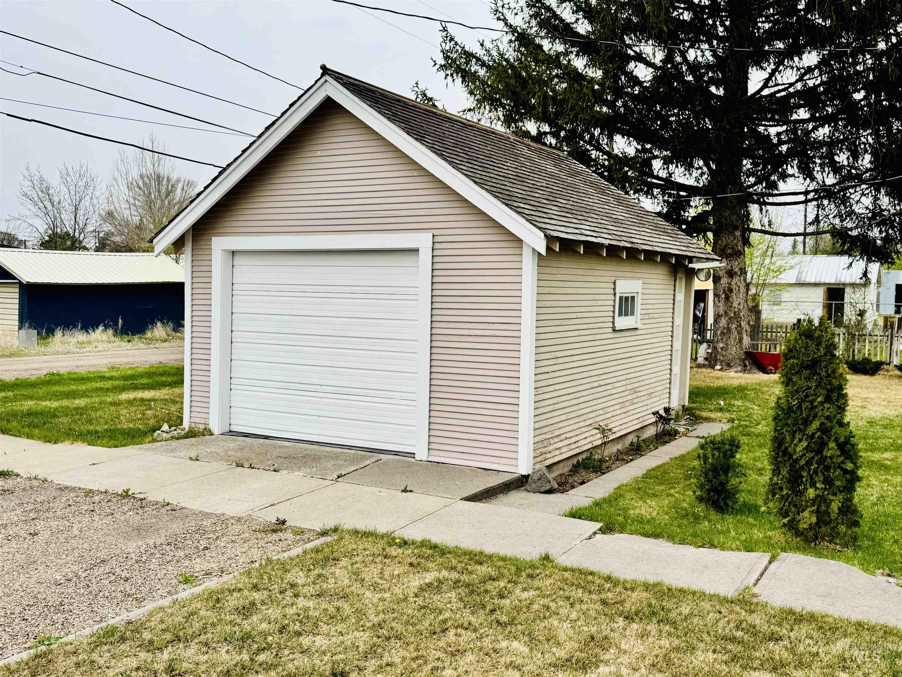 1001 E St, Rupert, Idaho 83350-0000, 2 Bedrooms, 1 Bathroom, Residential For Sale, Price $229,900,MLS 98980109