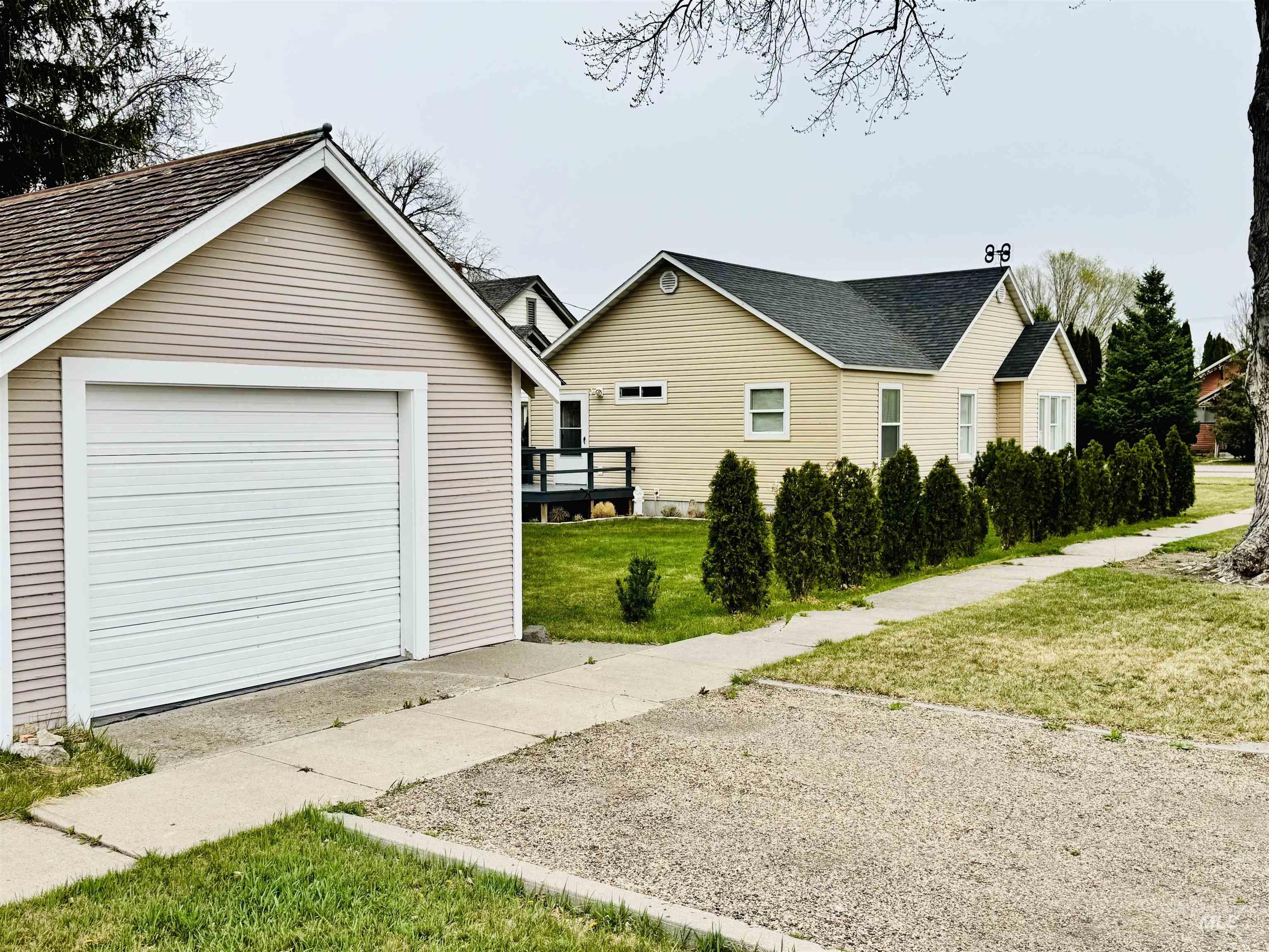 1001 E St, Rupert, Idaho 83350-0000, 2 Bedrooms, 1 Bathroom, Residential For Sale, Price $229,900,MLS 98980109