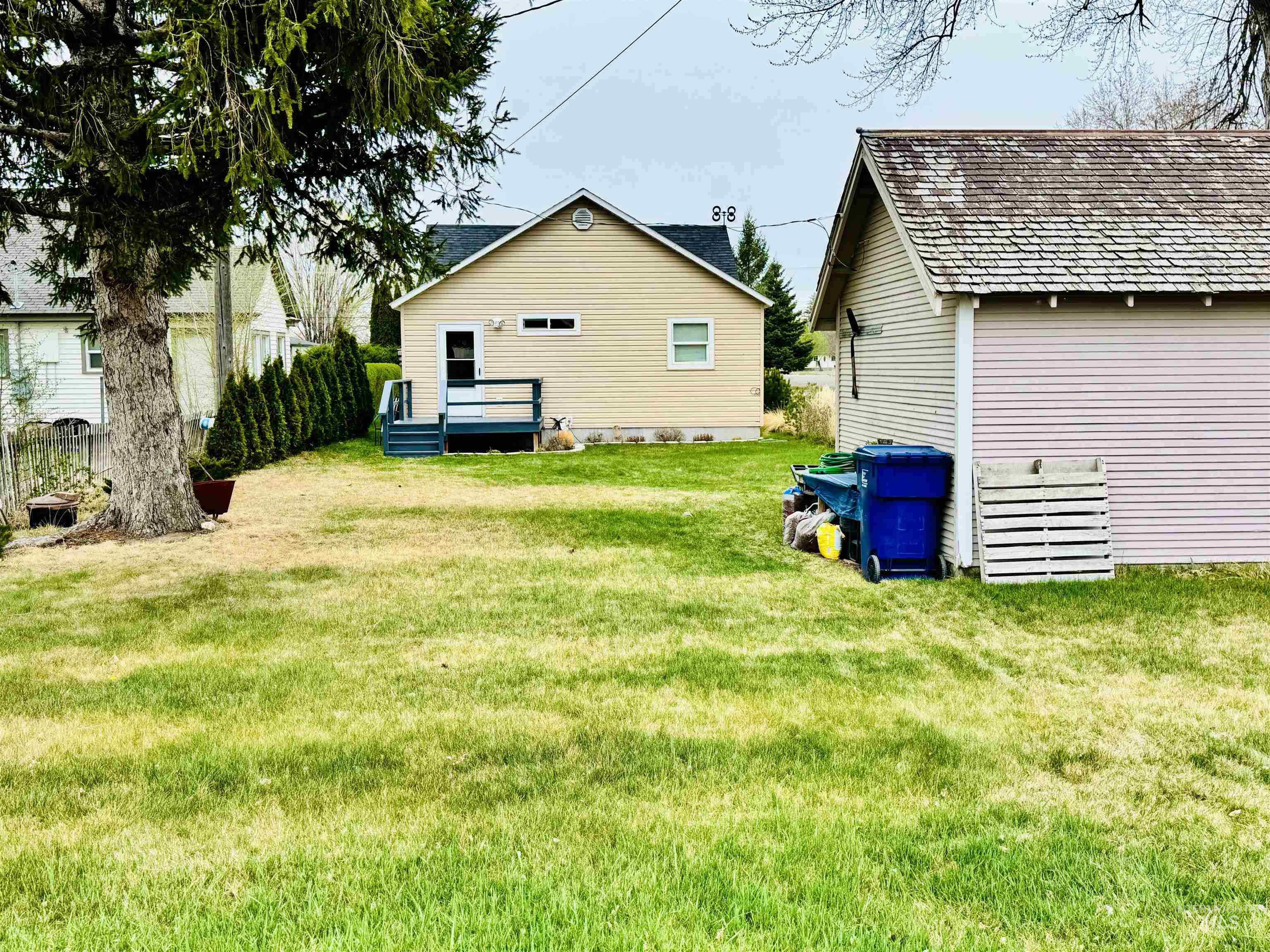 1001 E St, Rupert, Idaho 83350-0000, 2 Bedrooms, 1 Bathroom, Residential For Sale, Price $229,900,MLS 98980109