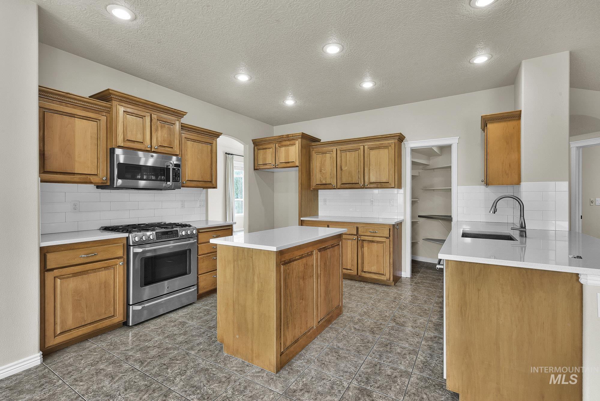 10996 W Southerland St, Boise, Idaho 83709, 6 Bedrooms, 4 Bathrooms, Residential For Sale, Price $799,900,MLS 98980112