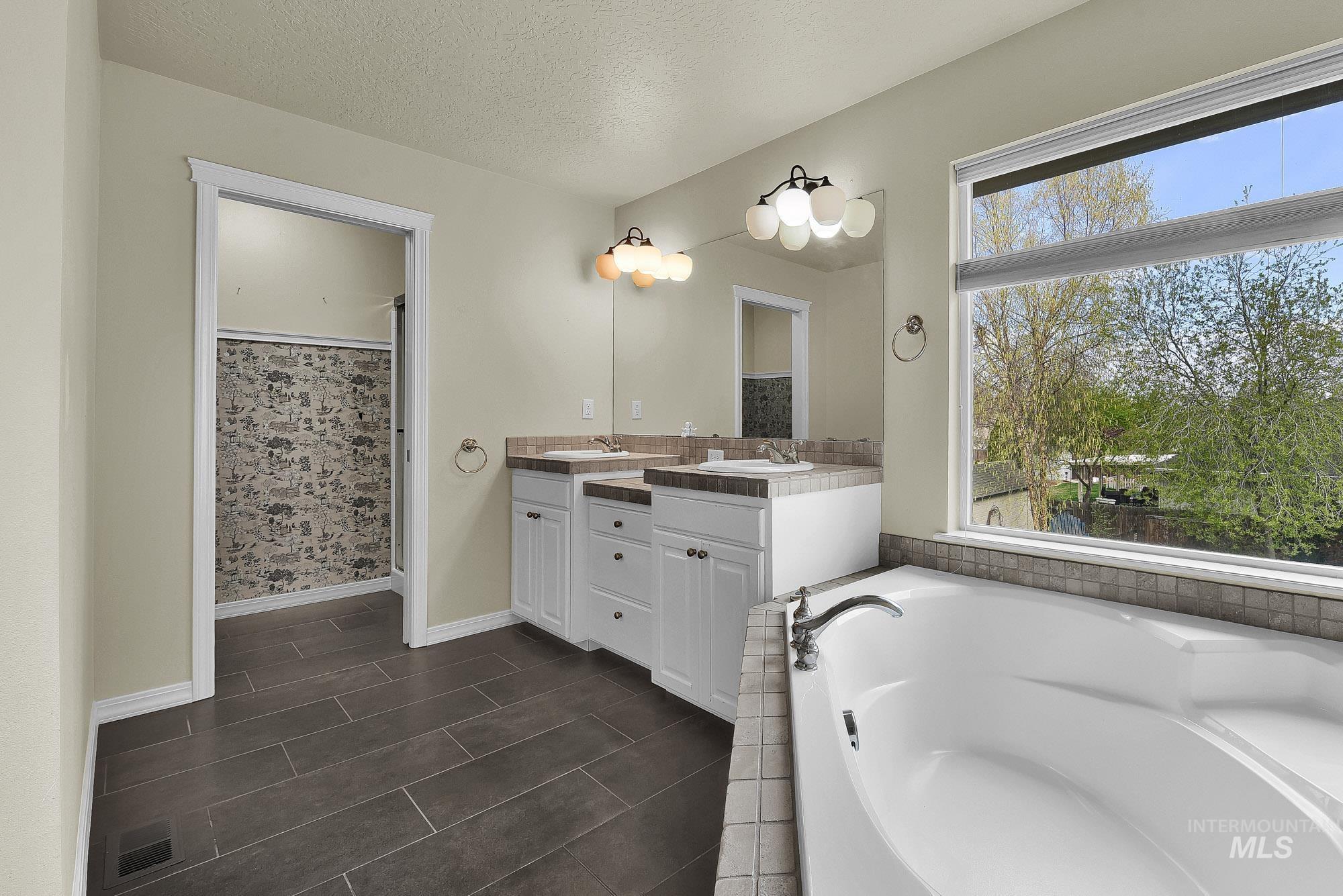 10996 W Southerland St, Boise, Idaho 83709, 6 Bedrooms, 4 Bathrooms, Residential For Sale, Price $799,900,MLS 98980112