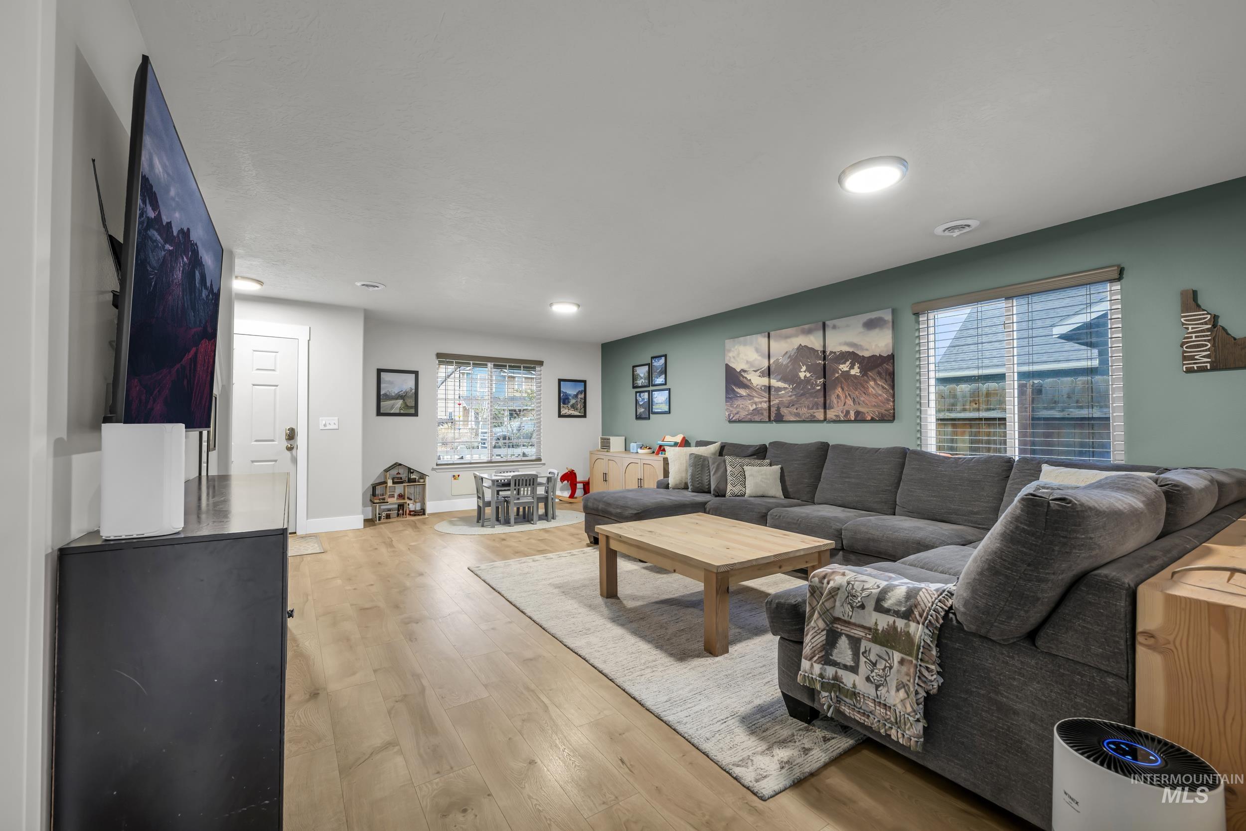 3614 S Creekwood Way, Boise, Idaho 83709, 4 Bedrooms, 2.5 Bathrooms, Residential For Sale, Price $619,000, 98980114