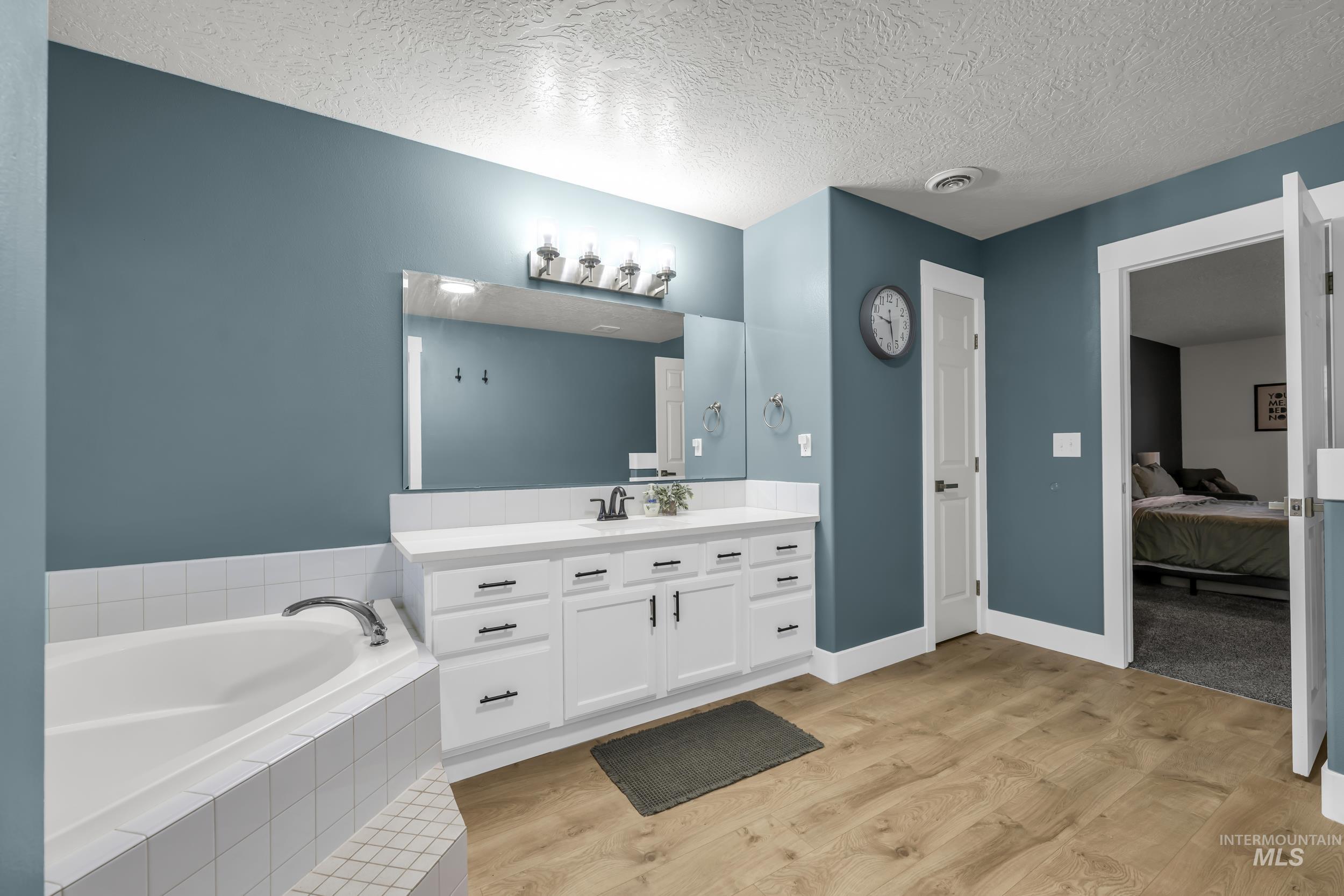 3614 S Creekwood Way, Boise, Idaho 83709, 4 Bedrooms, 2.5 Bathrooms, Residential For Sale, Price $619,000, 98980114