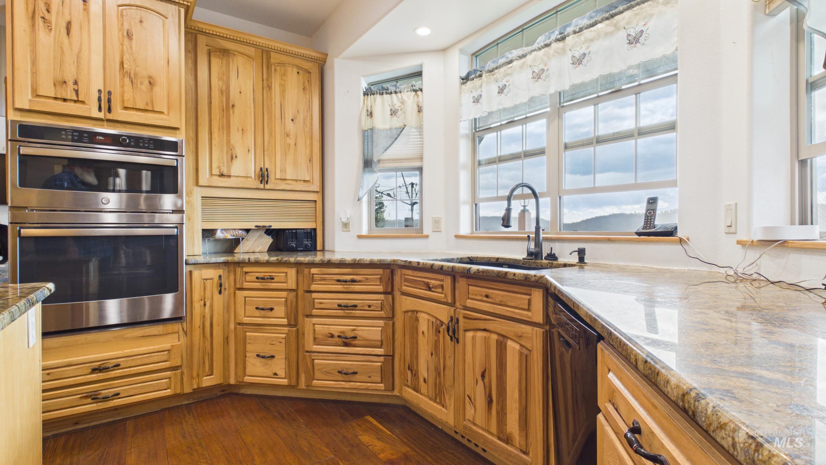 5371 Upper Fords Creek, Orofino, Idaho 83544, 2 Bedrooms, 3.5 Bathrooms, Residential For Sale, Price $1,500,000, 98980115