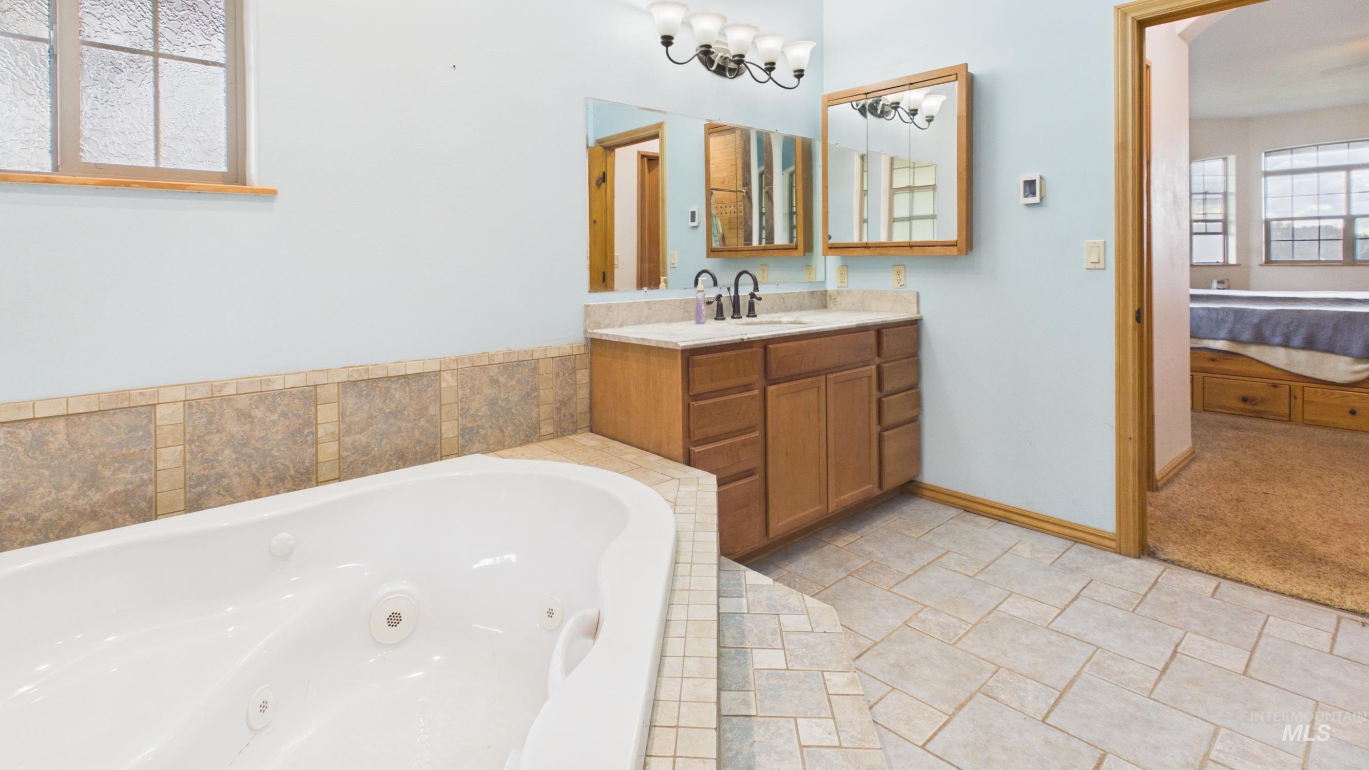 5371 Upper Fords Creek, Orofino, Idaho 83544, 2 Bedrooms, 3.5 Bathrooms, Residential For Sale, Price $1,500,000, 98980115
