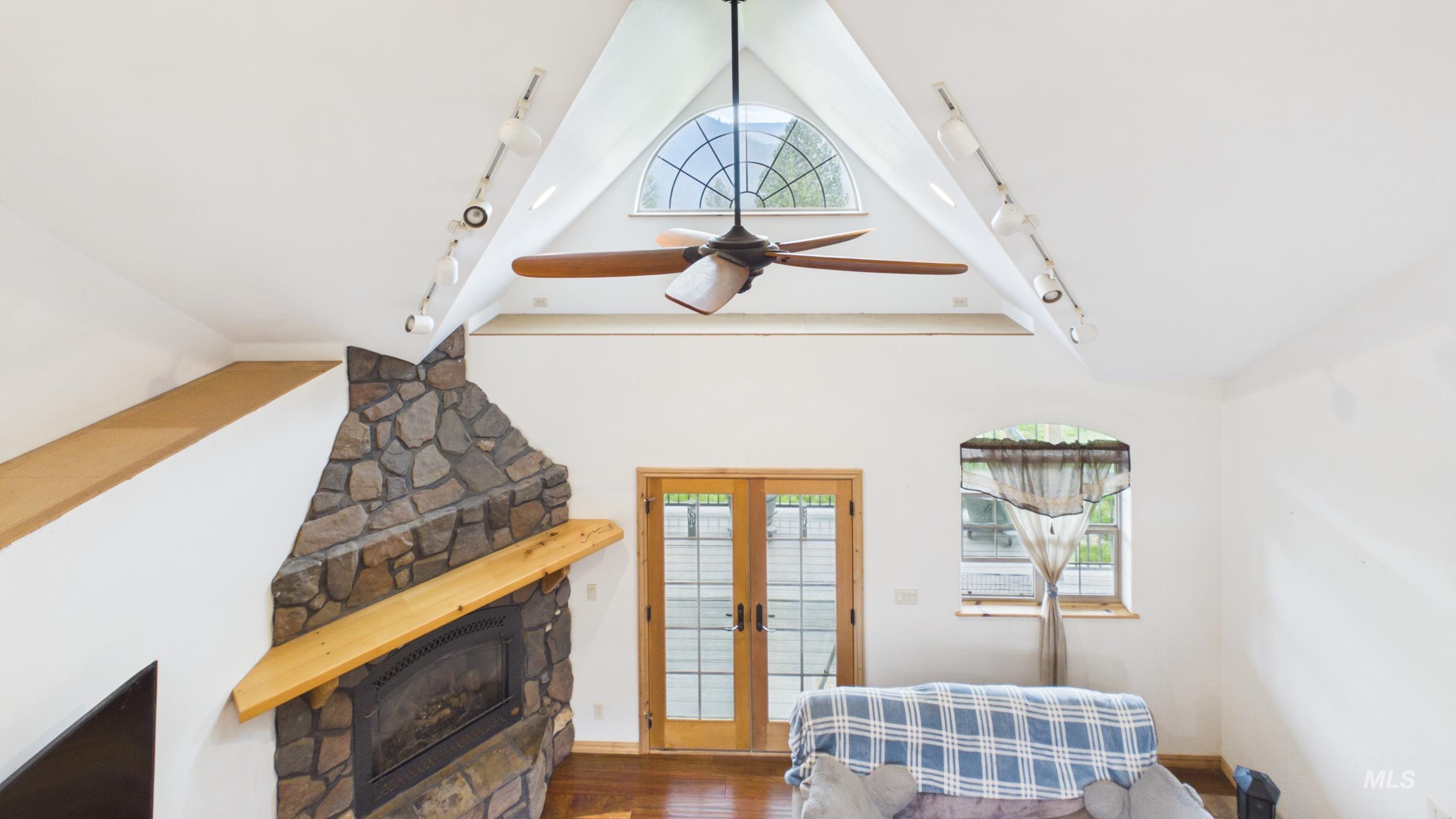 5371 Upper Fords Creek, Orofino, Idaho 83544, 2 Bedrooms, 3.5 Bathrooms, Residential For Sale, Price $1,500,000, 98980115