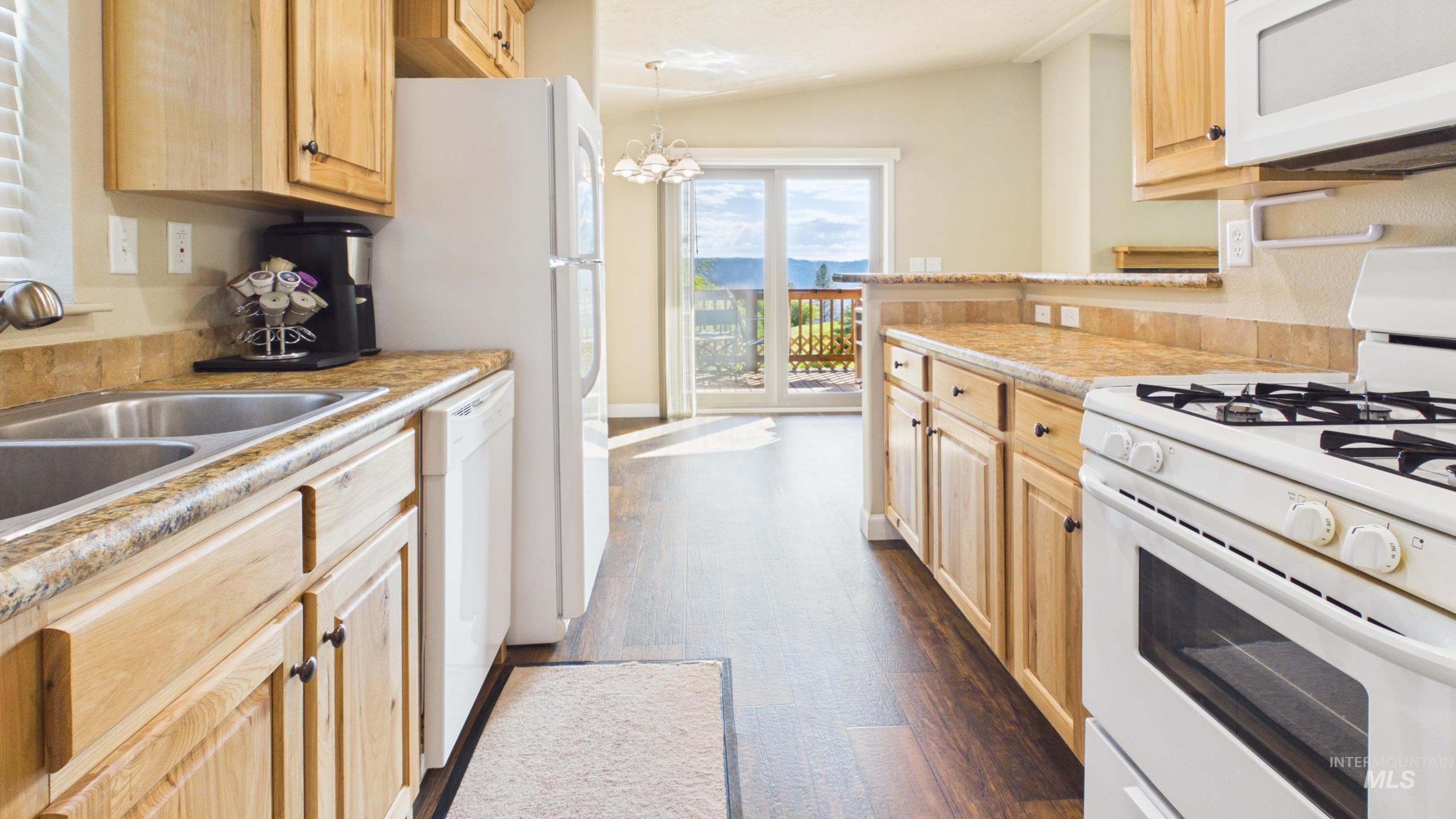5371 Upper Fords Creek, Orofino, Idaho 83544, 2 Bedrooms, 3.5 Bathrooms, Residential For Sale, Price $1,500,000, 98980115
