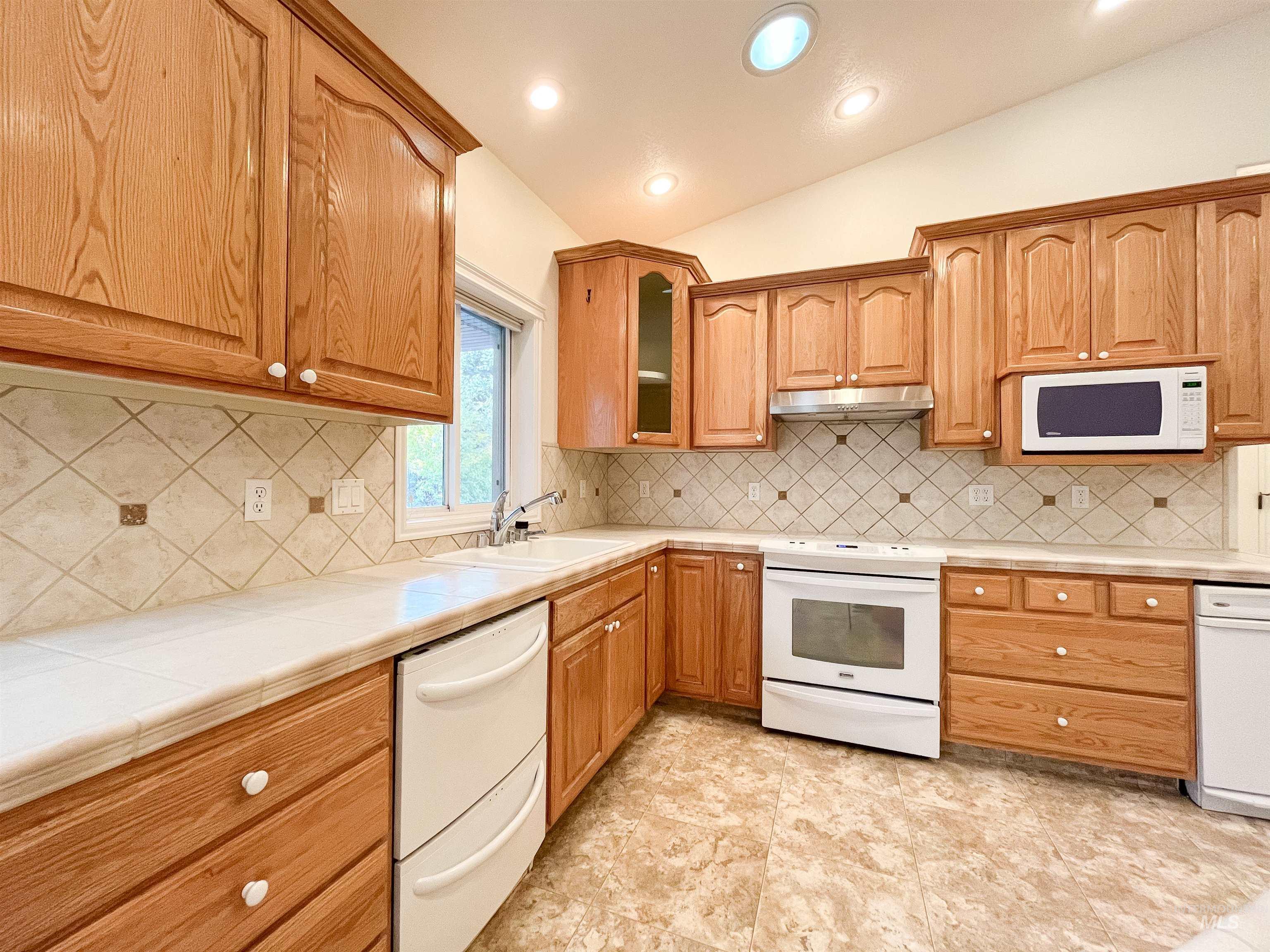 5231 N Morninggale Way, Boise, Idaho 83713, 4 Bedrooms, 3.5 Bathrooms, Residential For Sale, Price $825,000,MLS 98980122