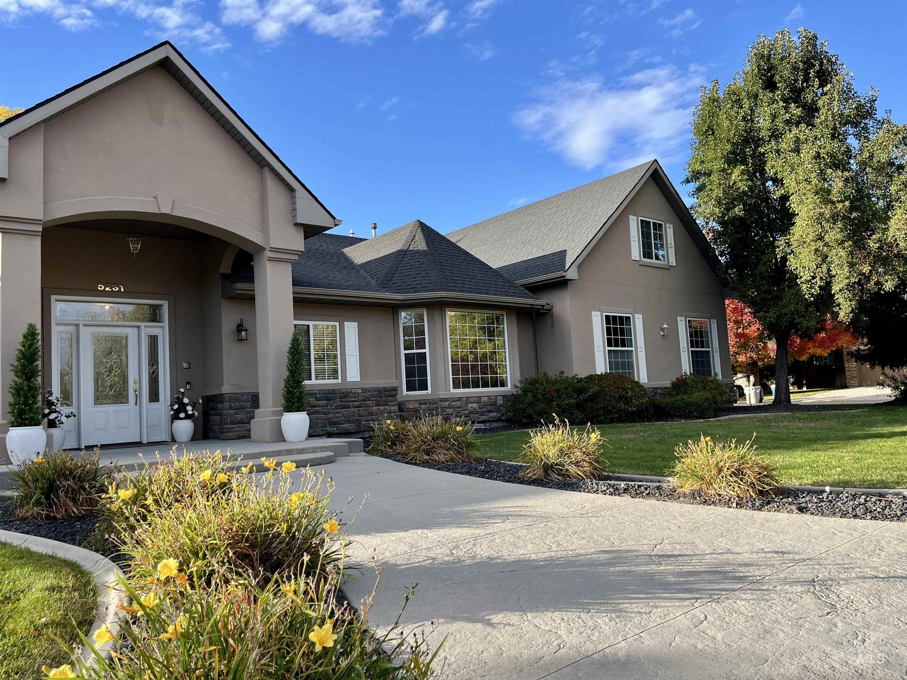 5231 N Morninggale Way, Boise, Idaho 83713, 4 Bedrooms, 3.5 Bathrooms, Residential For Sale, Price $825,000,MLS 98980122