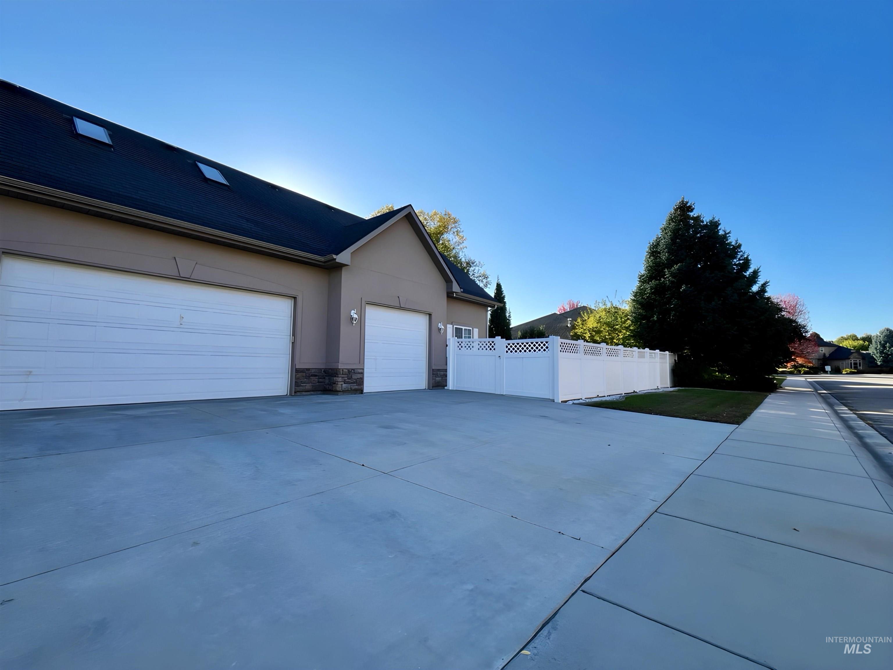 5231 N Morninggale Way, Boise, Idaho 83713, 4 Bedrooms, 3.5 Bathrooms, Residential For Sale, Price $825,000,MLS 98980122