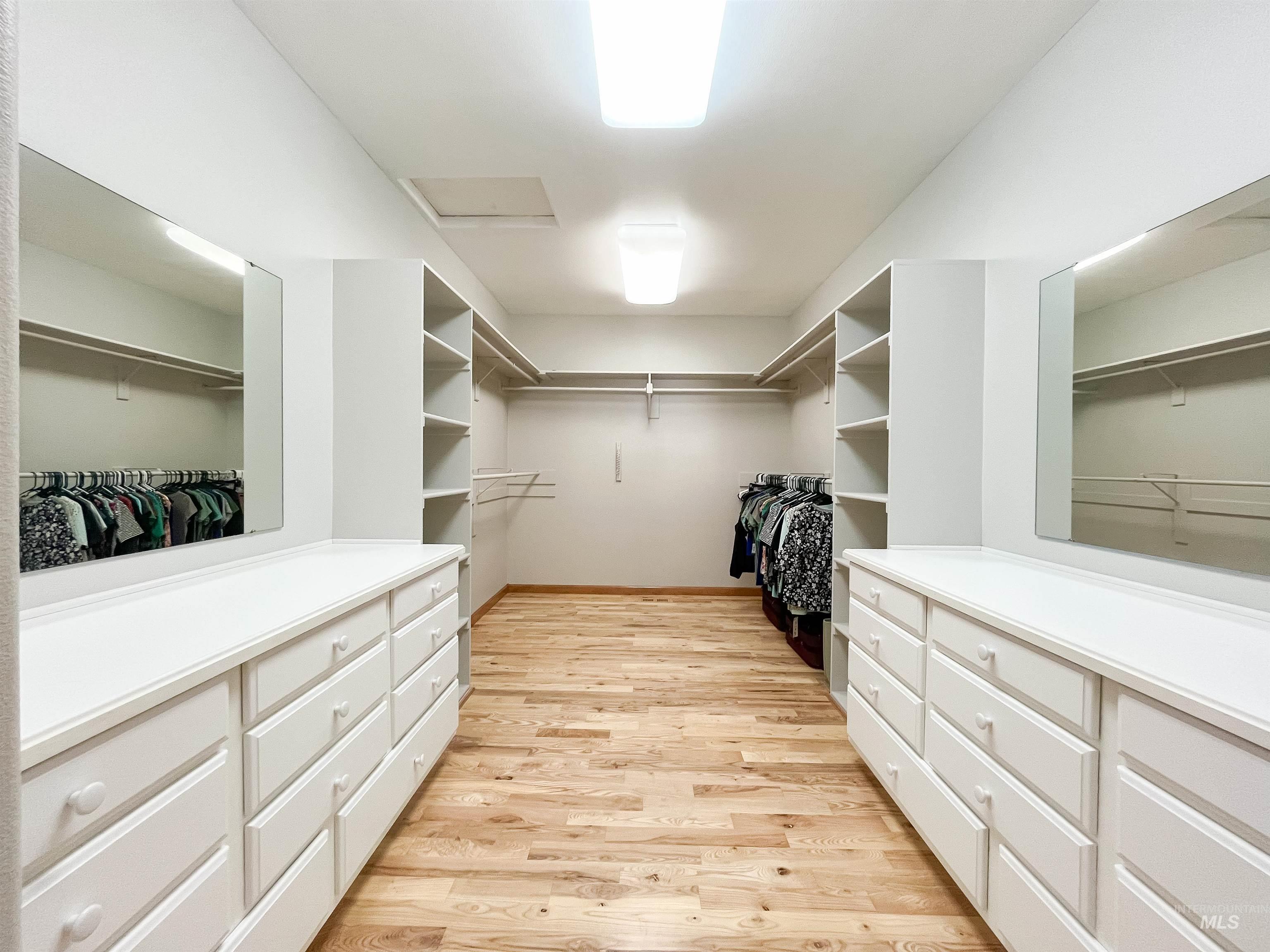 5231 N Morninggale Way, Boise, Idaho 83713, 4 Bedrooms, 3.5 Bathrooms, Residential For Sale, Price $825,000,MLS 98980122