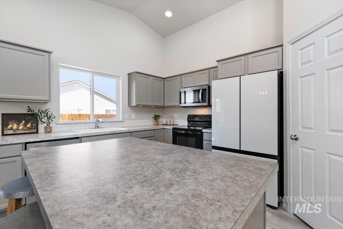 19585 Maywood Avenue, Caldwell, Idaho 83605, 4 Bedrooms, 2 Bathrooms, Residential For Sale, Price $415,000,MLS 98980125