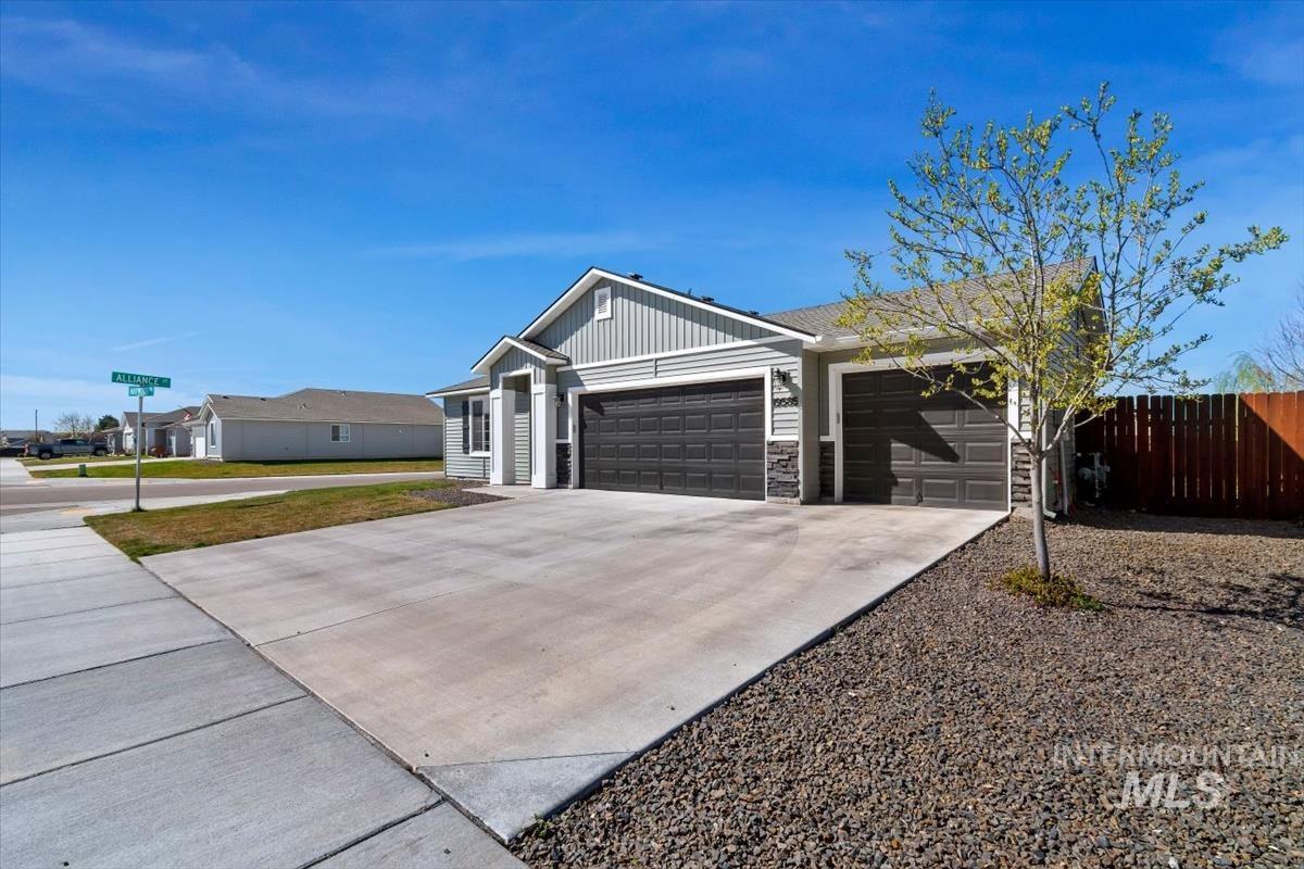 19585 Maywood Avenue, Caldwell, Idaho 83605, 4 Bedrooms, 2 Bathrooms, Residential For Sale, Price $415,000,MLS 98980125