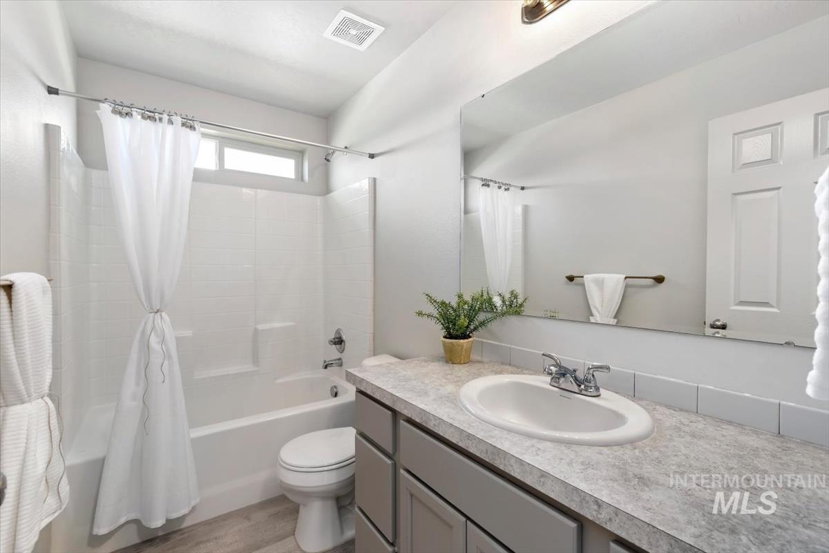 19585 Maywood Avenue, Caldwell, Idaho 83605, 4 Bedrooms, 2 Bathrooms, Residential For Sale, Price $415,000,MLS 98980125