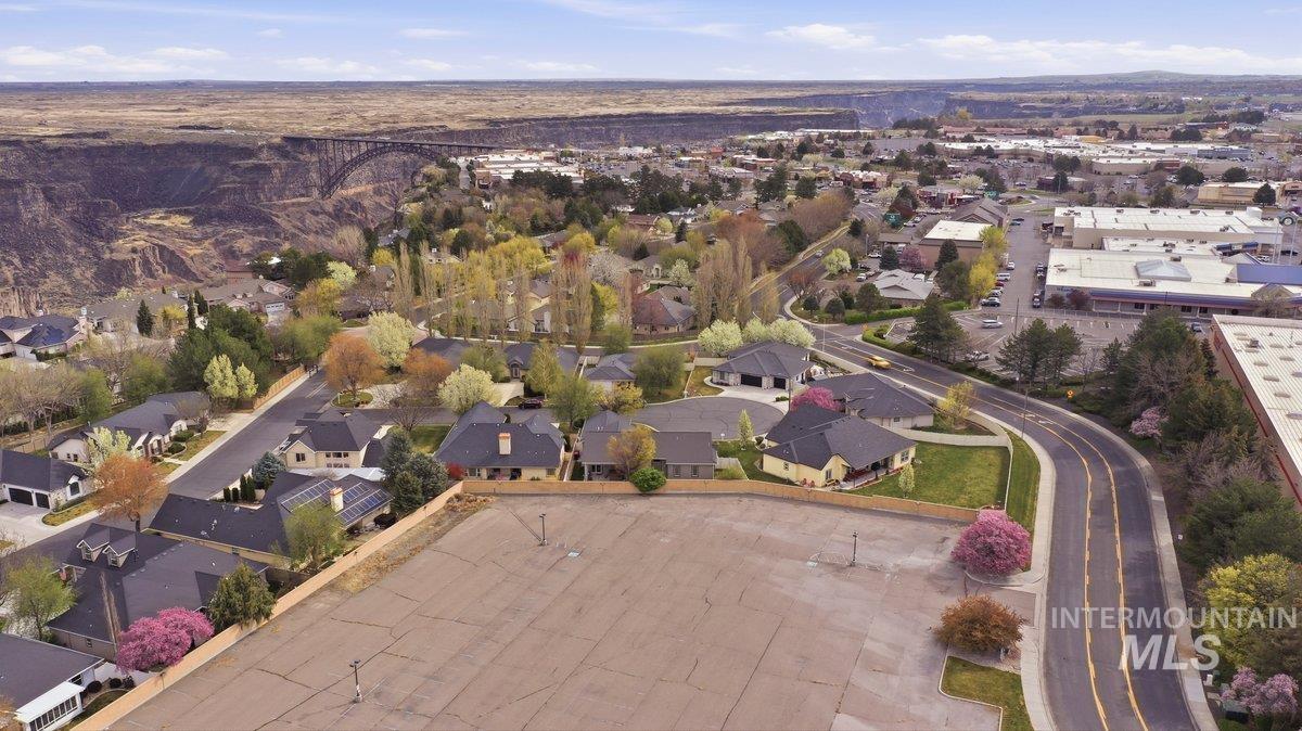 1841 Canyon Park Ct, Twin Falls, Idaho 83301, 3 Bedrooms, 2 Bathrooms, Residential For Sale, Price $535,000,MLS 98980129