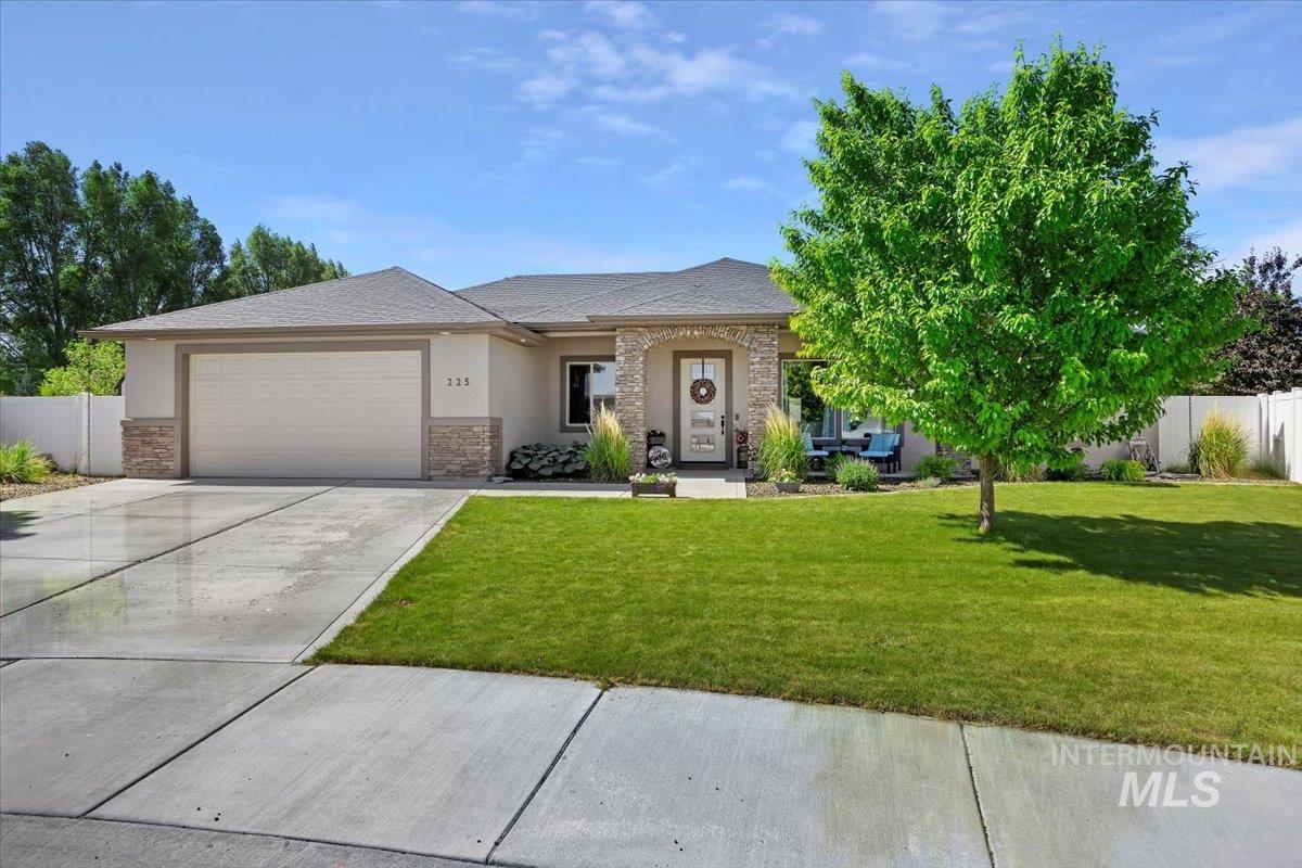225 Slate Springs Ct, Kimberly, Idaho 83341-2301, 3 Bedrooms, 2 Bathrooms, Residential For Sale, Price $434,900,MLS 98980130