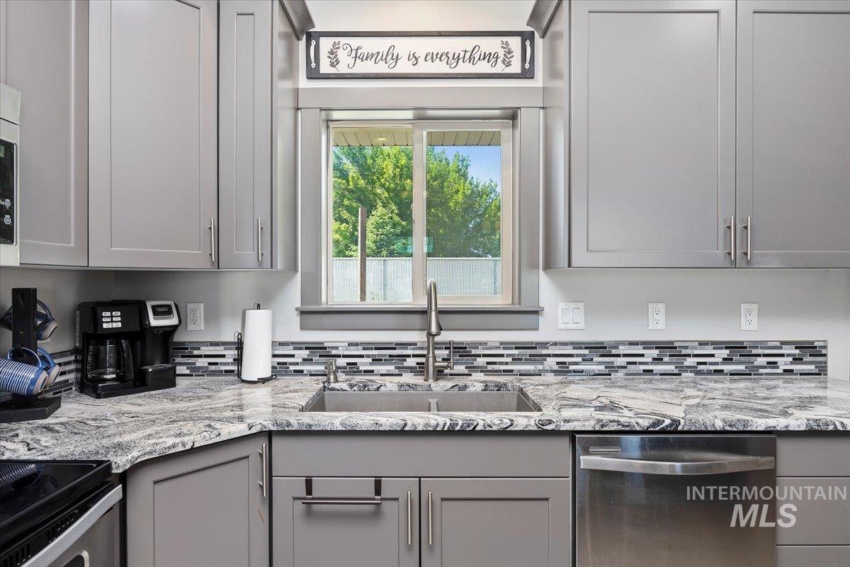 225 Slate Springs Ct, Kimberly, Idaho 83341-2301, 3 Bedrooms, 2 Bathrooms, Residential For Sale, Price $434,900,MLS 98980130