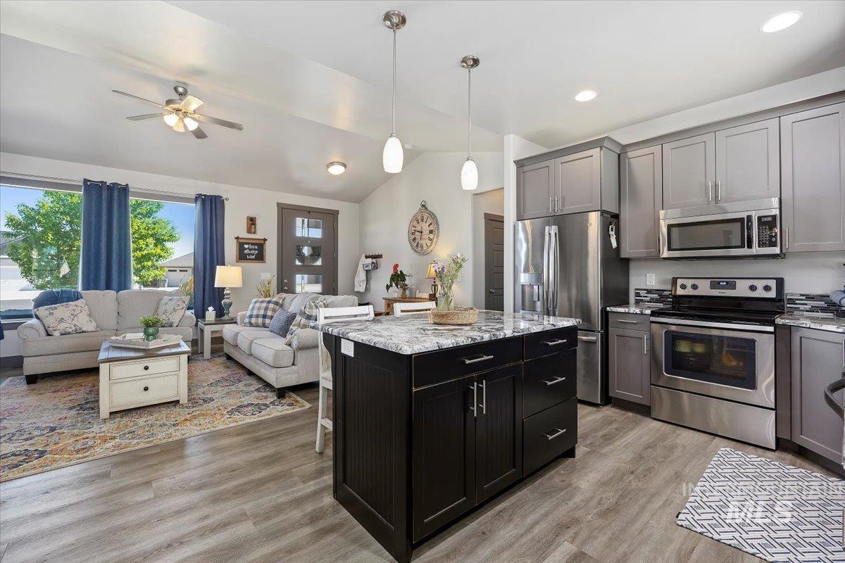 225 Slate Springs Ct, Kimberly, Idaho 83341-2301, 3 Bedrooms, 2 Bathrooms, Residential For Sale, Price $434,900,MLS 98980130