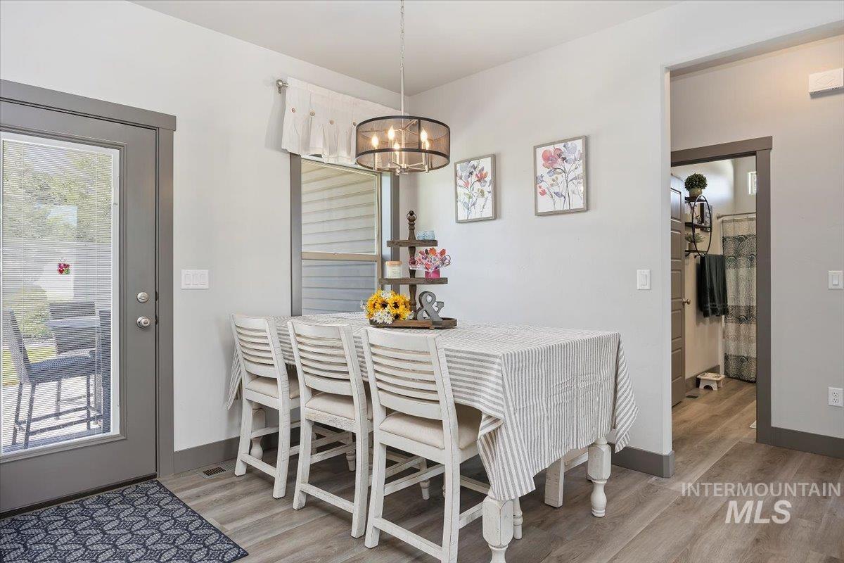 225 Slate Springs Ct, Kimberly, Idaho 83341-2301, 3 Bedrooms, 2 Bathrooms, Residential For Sale, Price $434,900,MLS 98980130