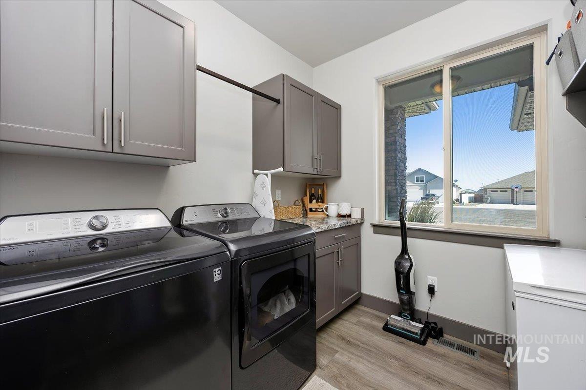 225 Slate Springs Ct, Kimberly, Idaho 83341-2301, 3 Bedrooms, 2 Bathrooms, Residential For Sale, Price $434,900,MLS 98980130