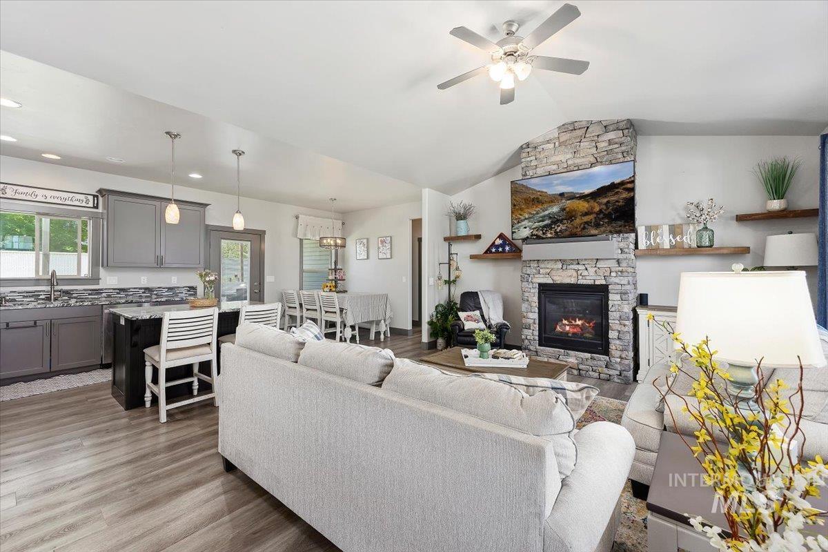 225 Slate Springs Ct, Kimberly, Idaho 83341-2301, 3 Bedrooms, 2 Bathrooms, Residential For Sale, Price $434,900,MLS 98980130