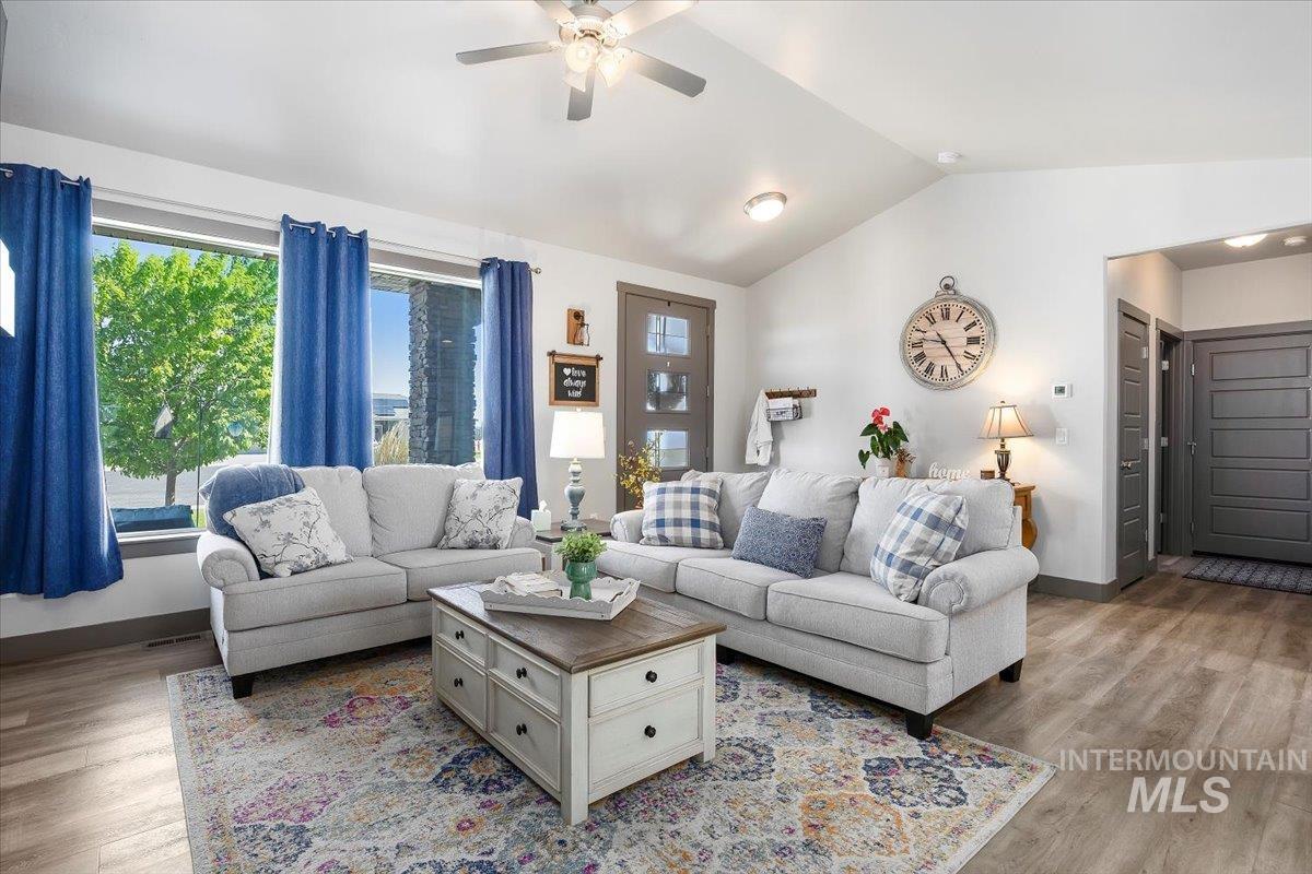 225 Slate Springs Ct, Kimberly, Idaho 83341-2301, 3 Bedrooms, 2 Bathrooms, Residential For Sale, Price $434,900,MLS 98980130