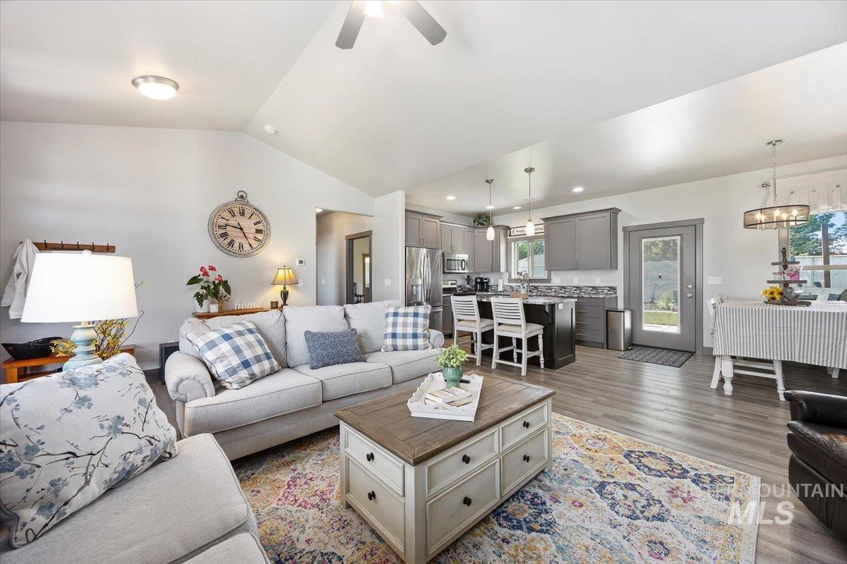 225 Slate Springs Ct, Kimberly, Idaho 83341-2301, 3 Bedrooms, 2 Bathrooms, Residential For Sale, Price $434,900,MLS 98980130