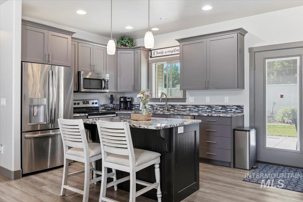 225 Slate Springs Ct, Kimberly, Idaho 83341-2301, 3 Bedrooms, 2 Bathrooms, Residential For Sale, Price $434,900,MLS 98980130