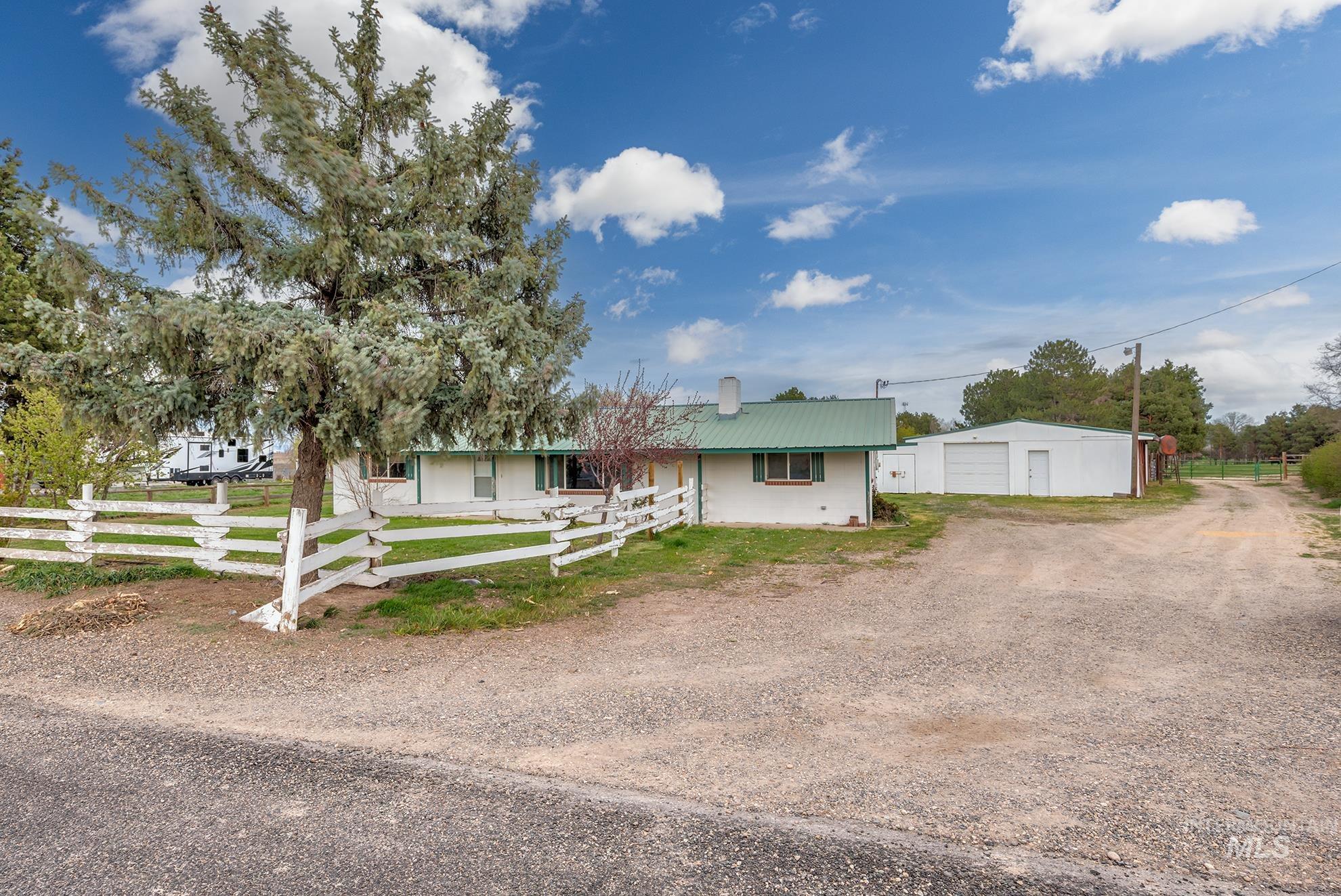 4484 Community Rd, Ontario, Oregon 97914, 3 Bedrooms, 2 Bathrooms, Residential For Sale, Price $450,000, 98980138