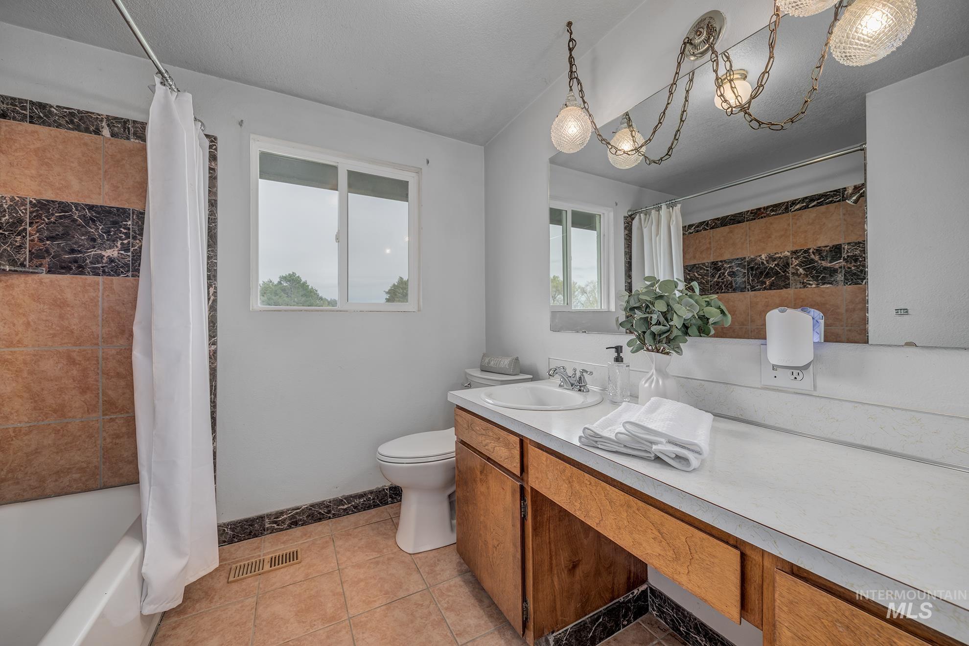 4484 Community Rd, Ontario, Oregon 97914, 3 Bedrooms, 2 Bathrooms, Residential For Sale, Price $450,000, 98980138