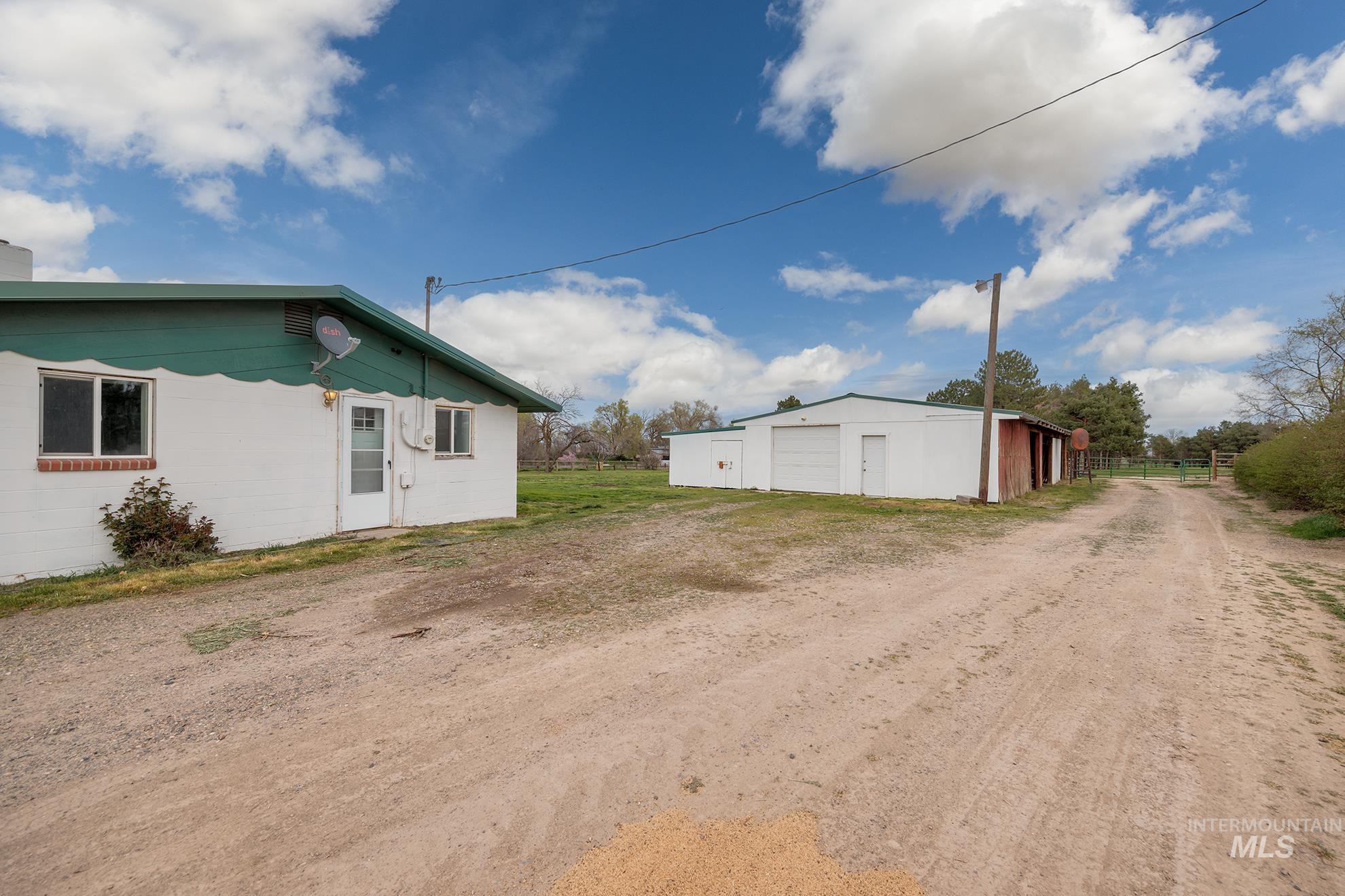 4484 Community Rd, Ontario, Oregon 97914, 3 Bedrooms, 2 Bathrooms, Residential For Sale, Price $450,000, 98980138